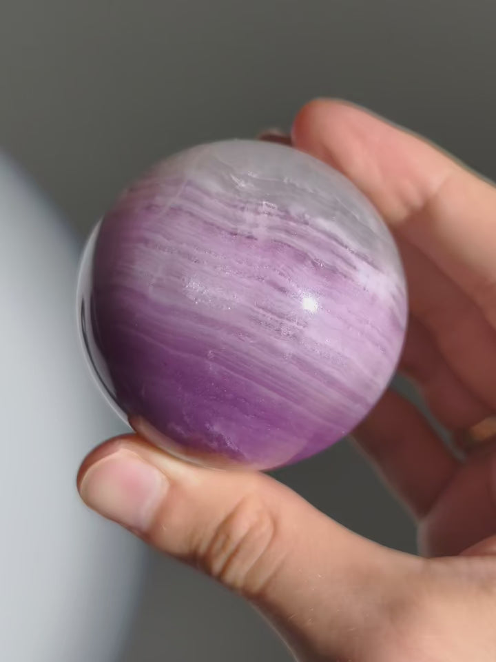 Lila Seidenfluorit Kugel 🍬 5,7cm