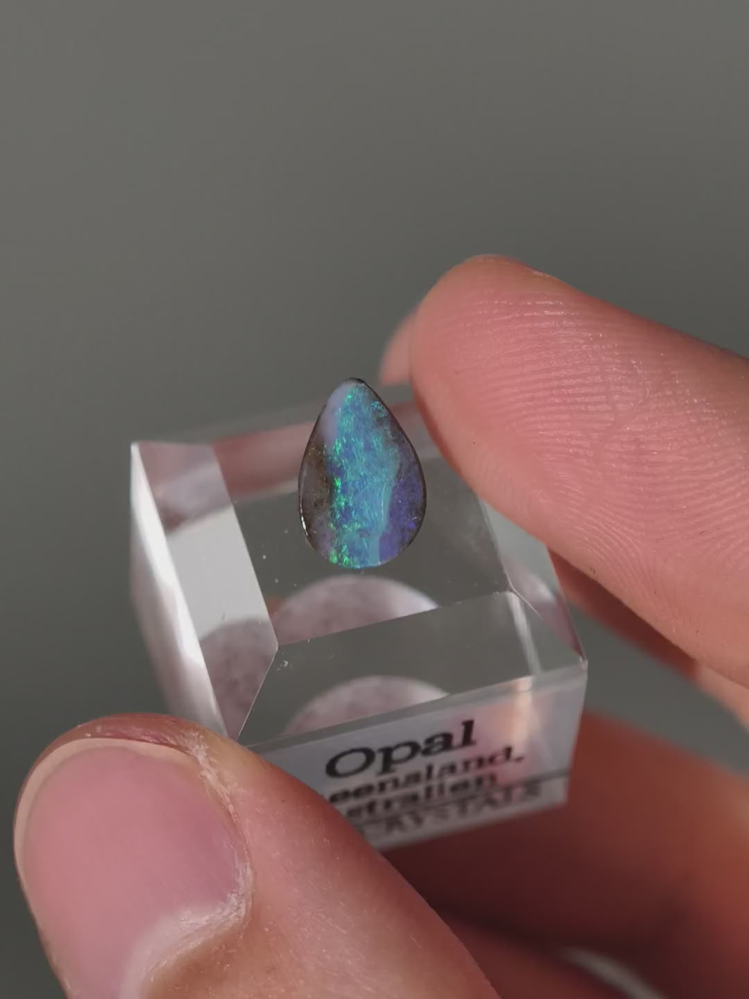 Boulder Opal Cabochon aus Australien