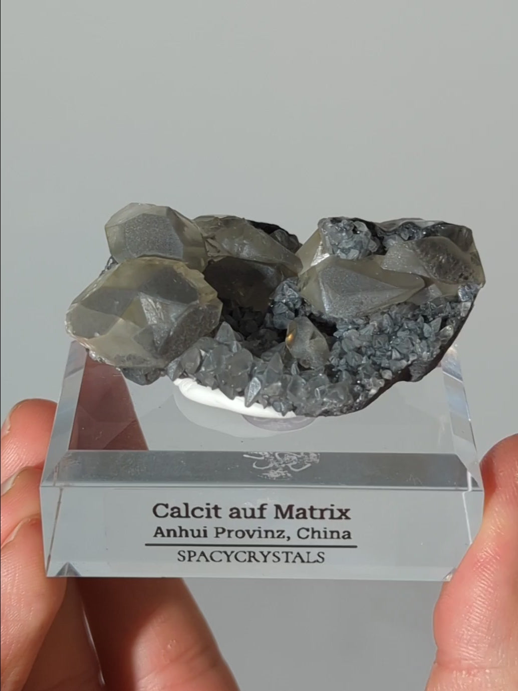 Diamant Calcit auf dunkler Matrix