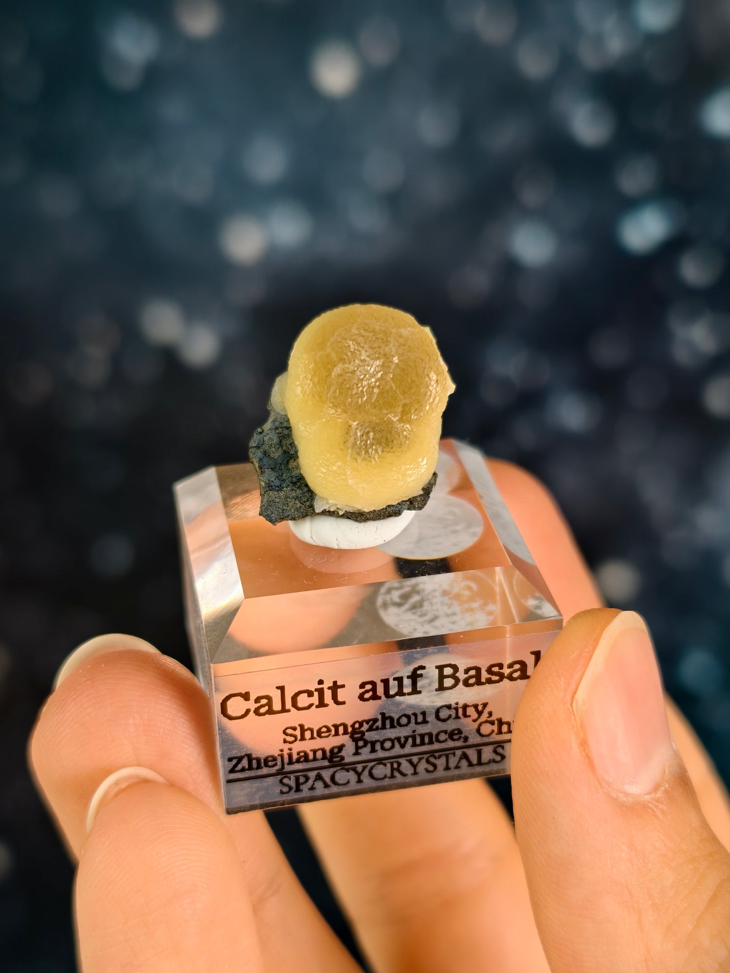 Botryoidaler Calcit auf Basalt - Neuer Fund (klein)