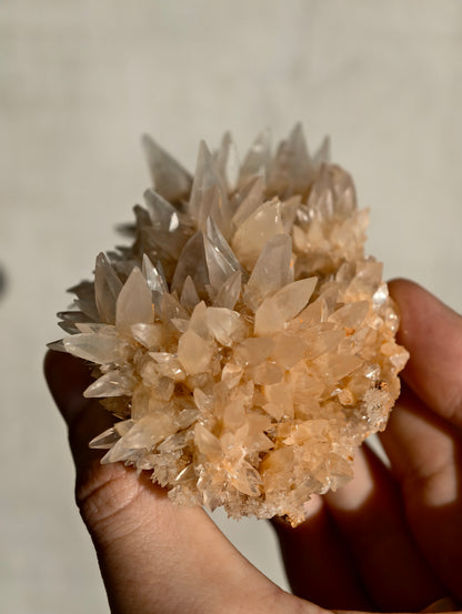 Ästhetische Calcit Spitzen Stufe aus Wenshan, China