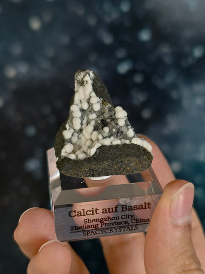 Botryoidaler Calcit auf Basalt - Neuer Fund (groß)