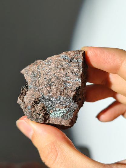 Schimmernder Pyrolusit aus Marokko