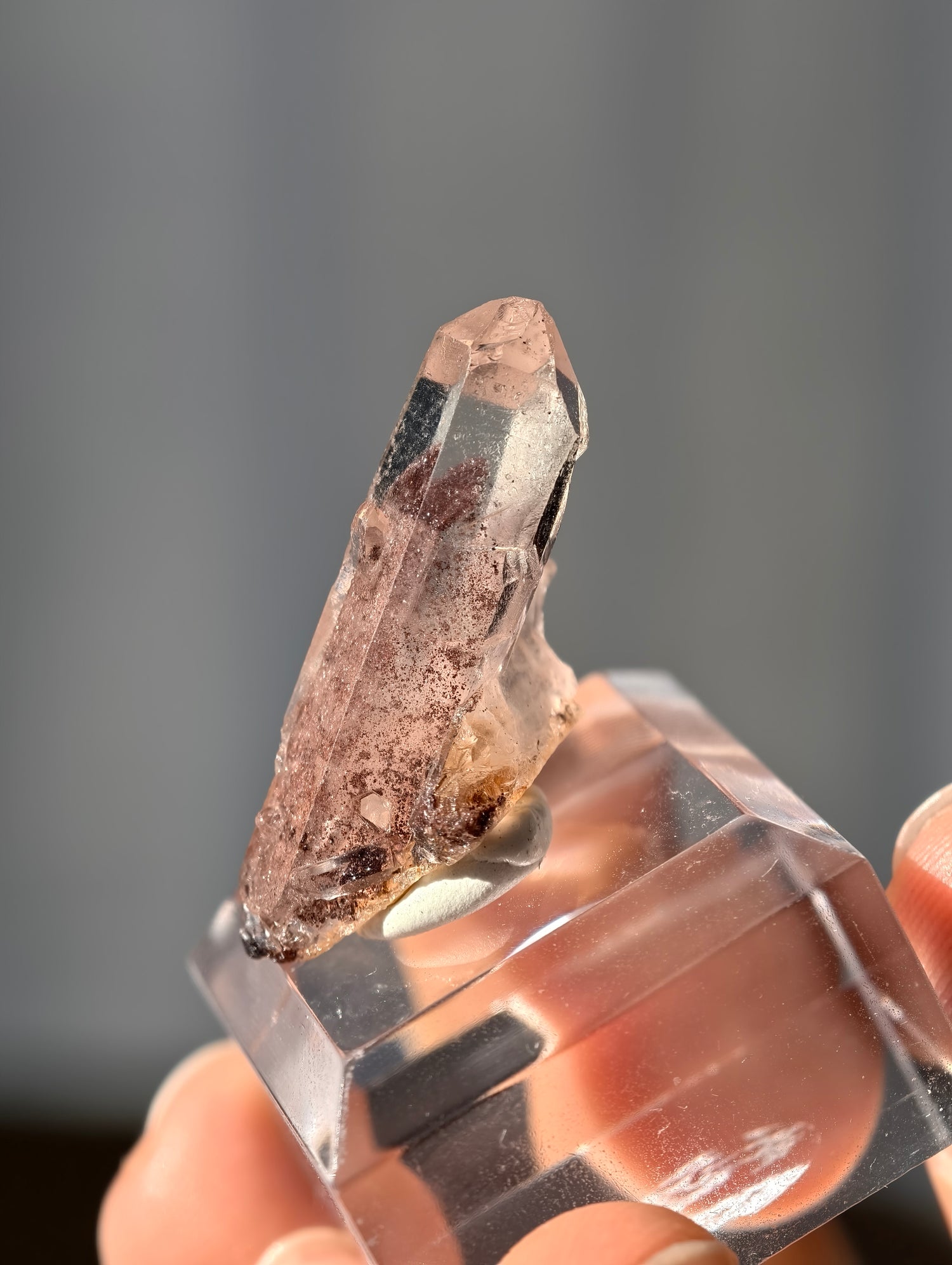 Bergkristall mit rotem Hämatit Phantom aus Indien "Sunset Quarz"