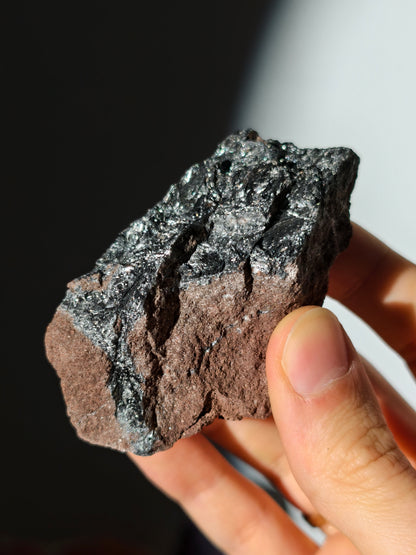 Schimmernder Pyrolusit aus Marokko