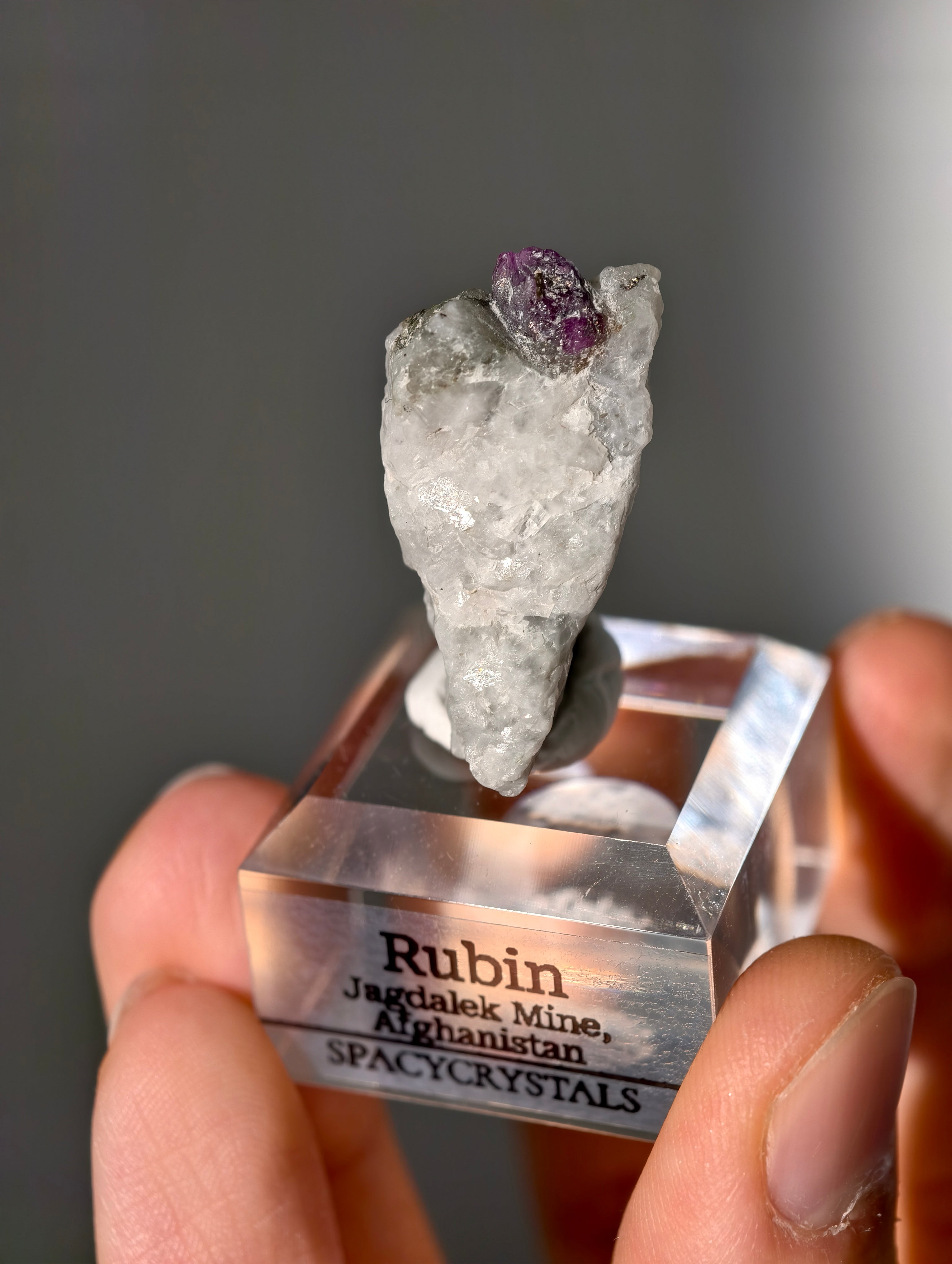 Pinker Rubin in Marmor