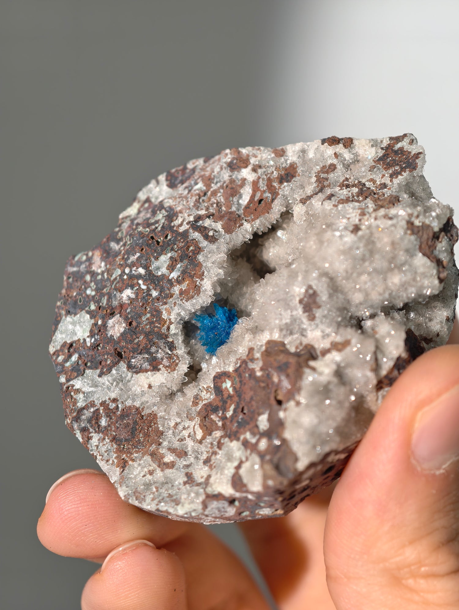 Cavansite aus Indien in Matrix