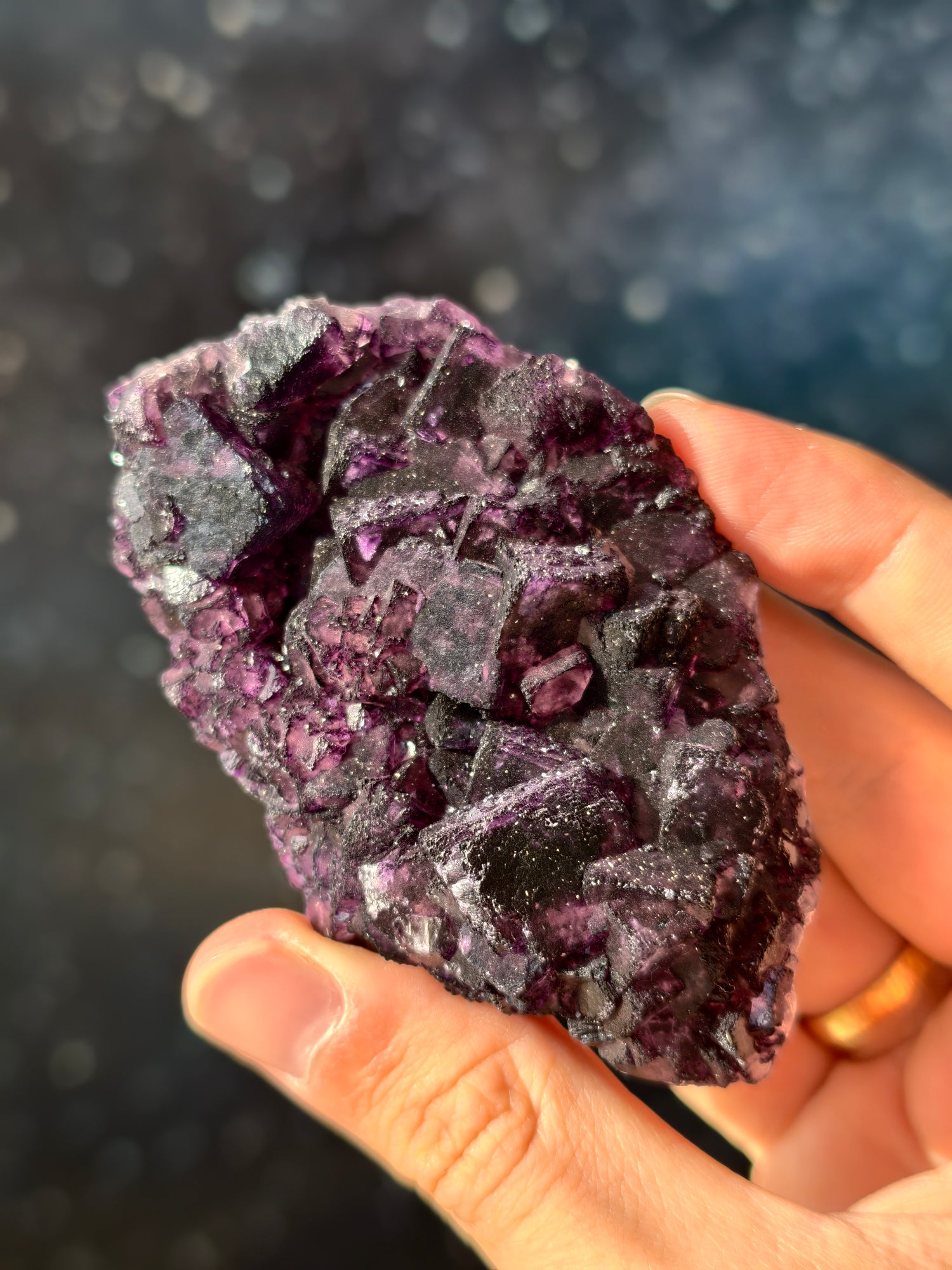 Lila Fluorit Cluster mit Mini Pyrit aus Xinyang