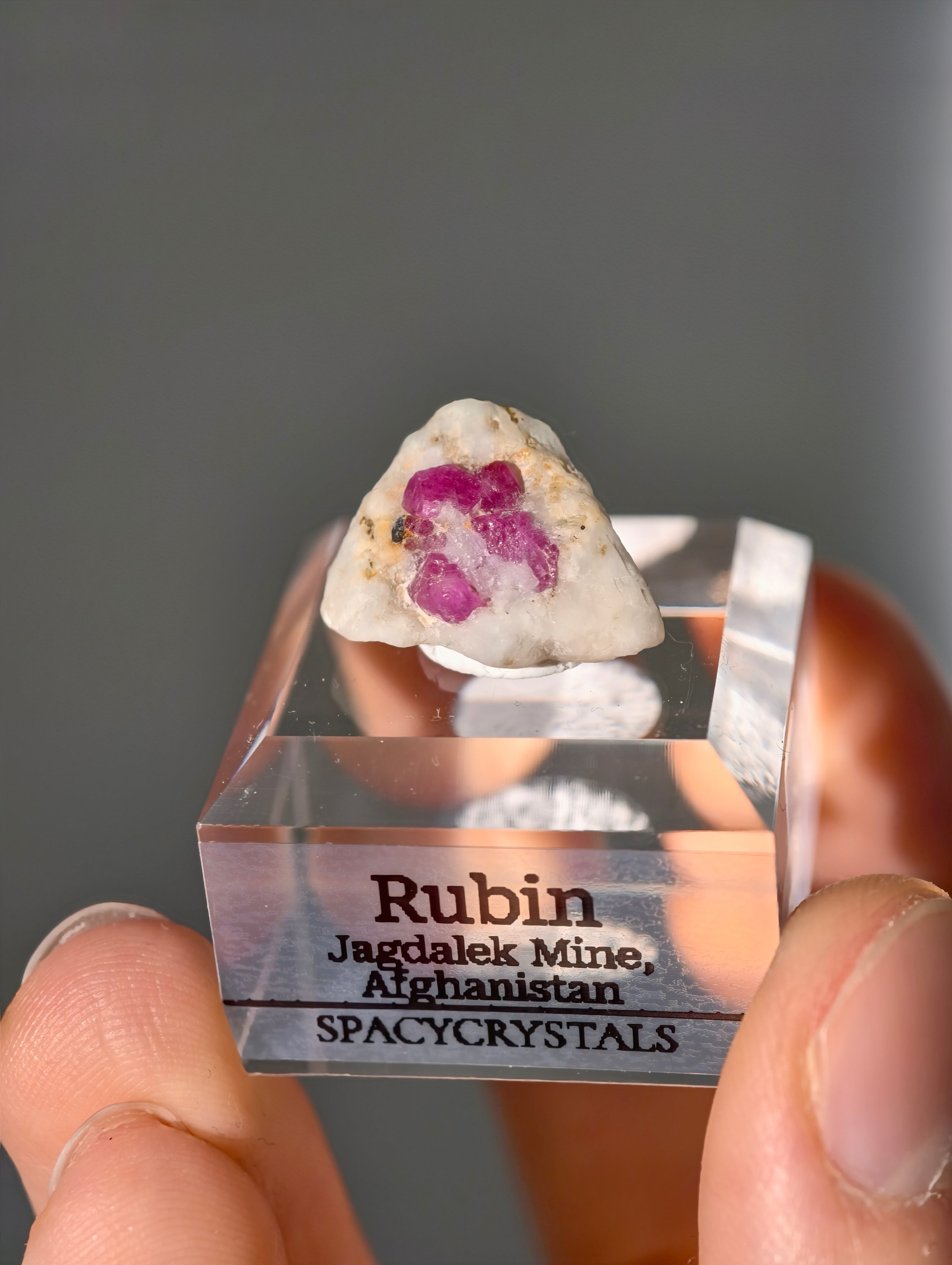 Pinker Rubin in Marmor