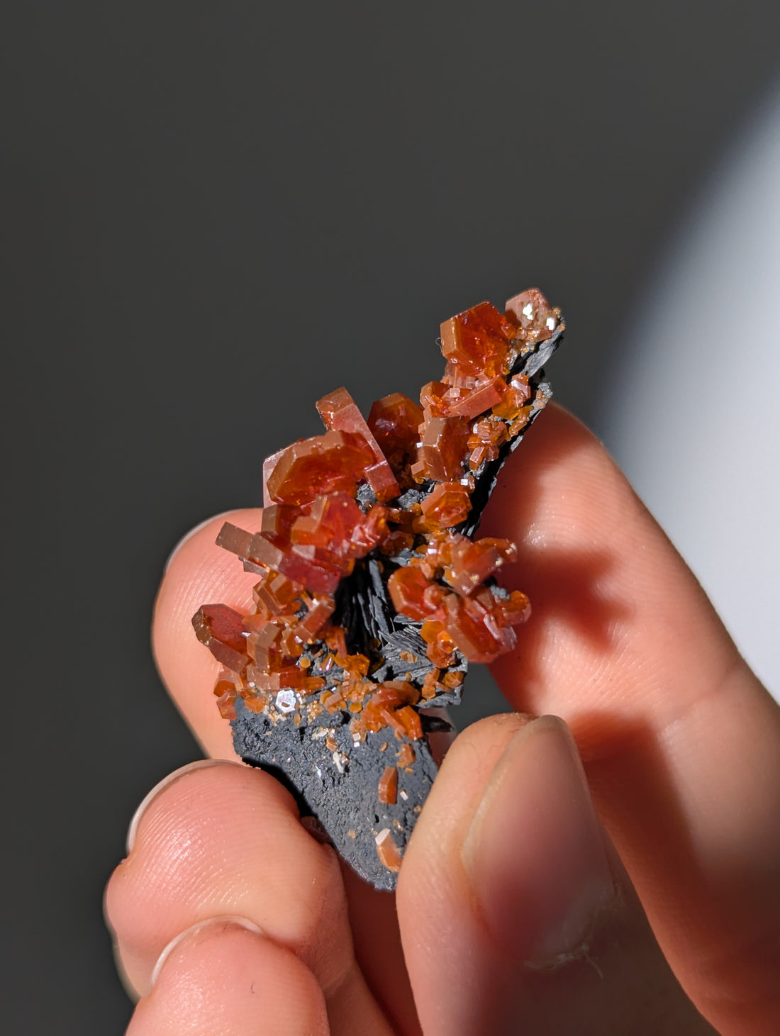 Vanadinit auf Barit & Goethit aus Marokko