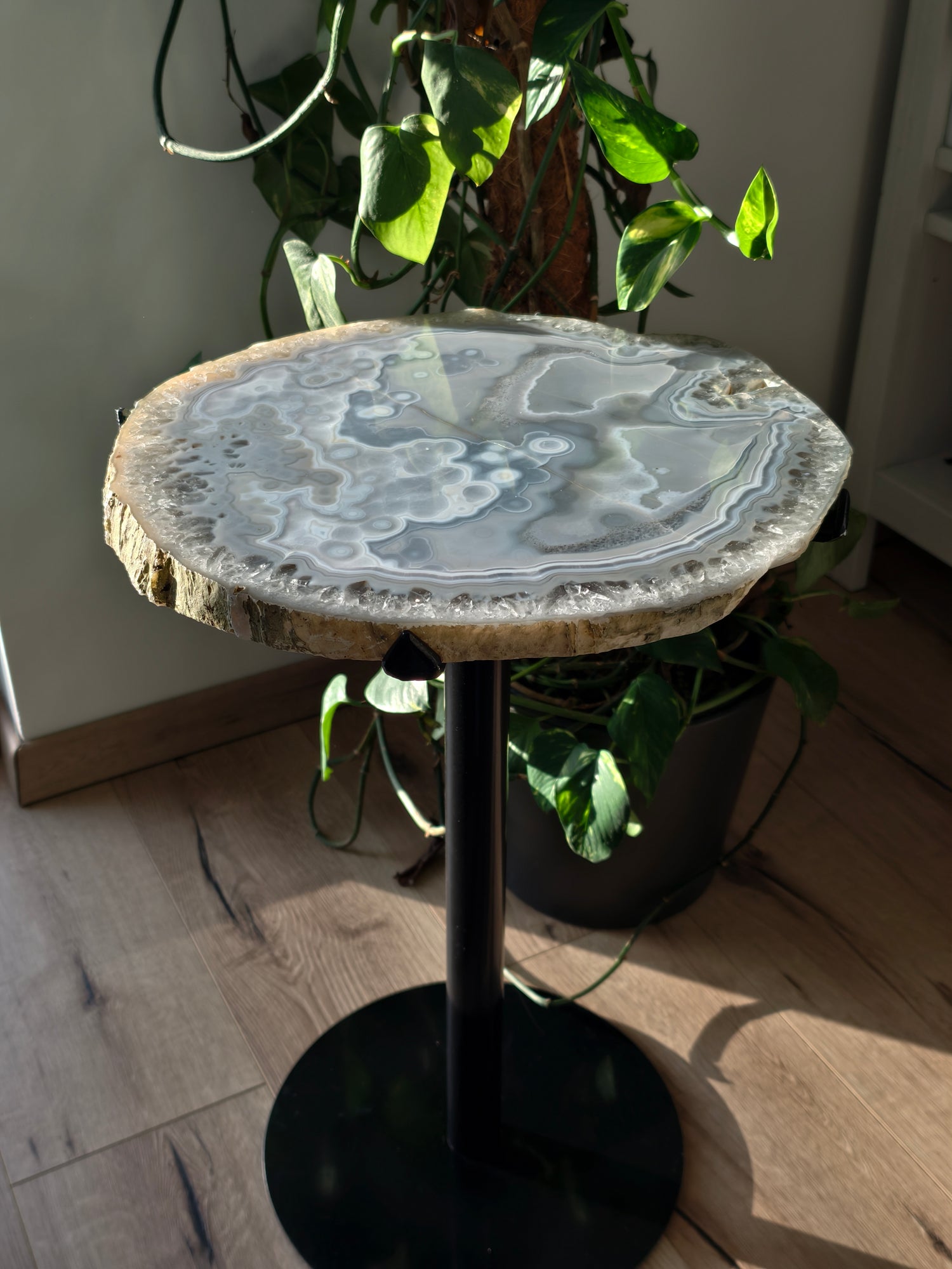 Natürlicher Achat Beistelltisch aus Brasilien