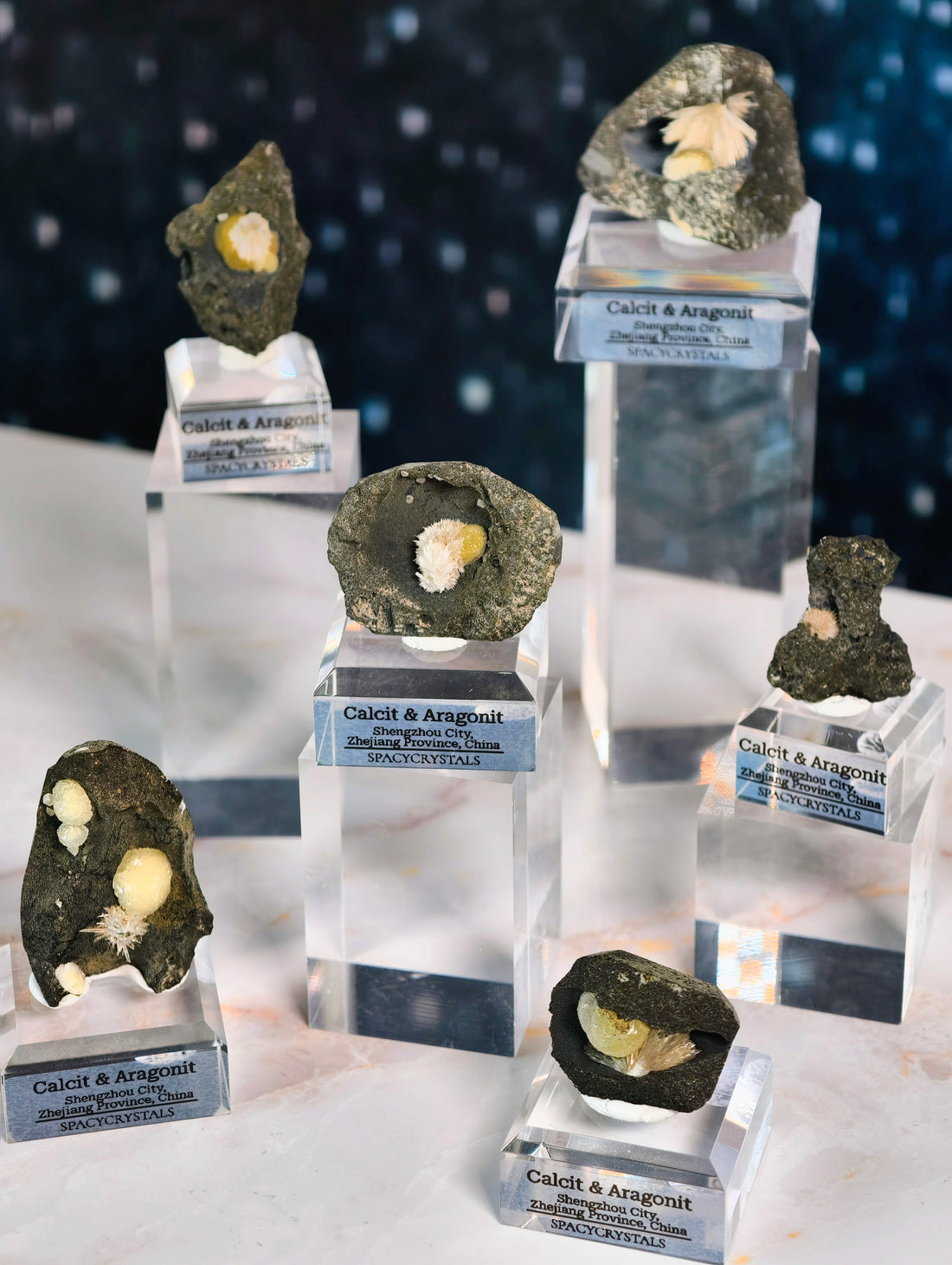 Botryoidaler Calcit mit Aragonit Nadeln auf Basalt - Neuer Fund