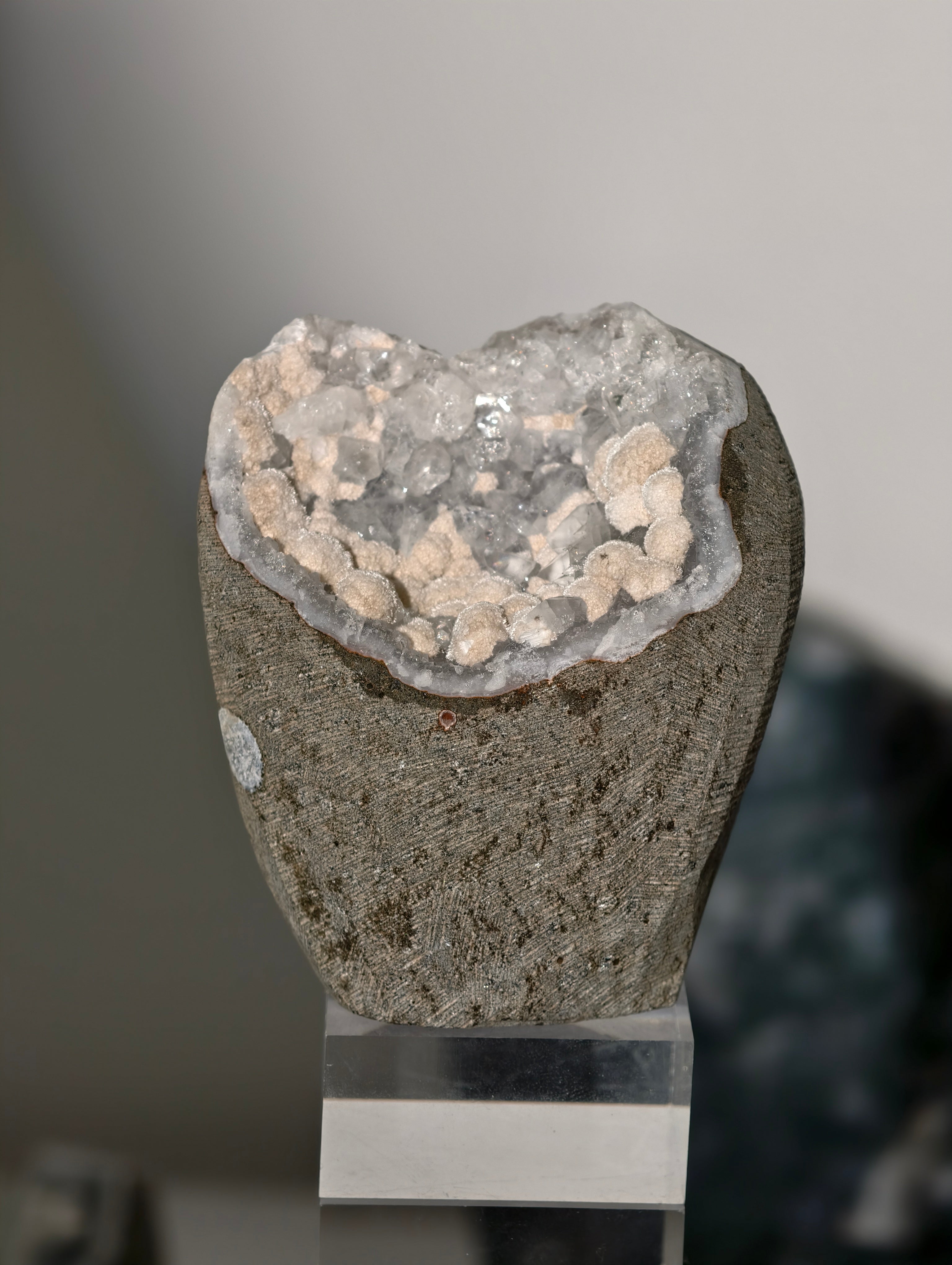 Mordenit Geode auf Apophyllit aus Indien