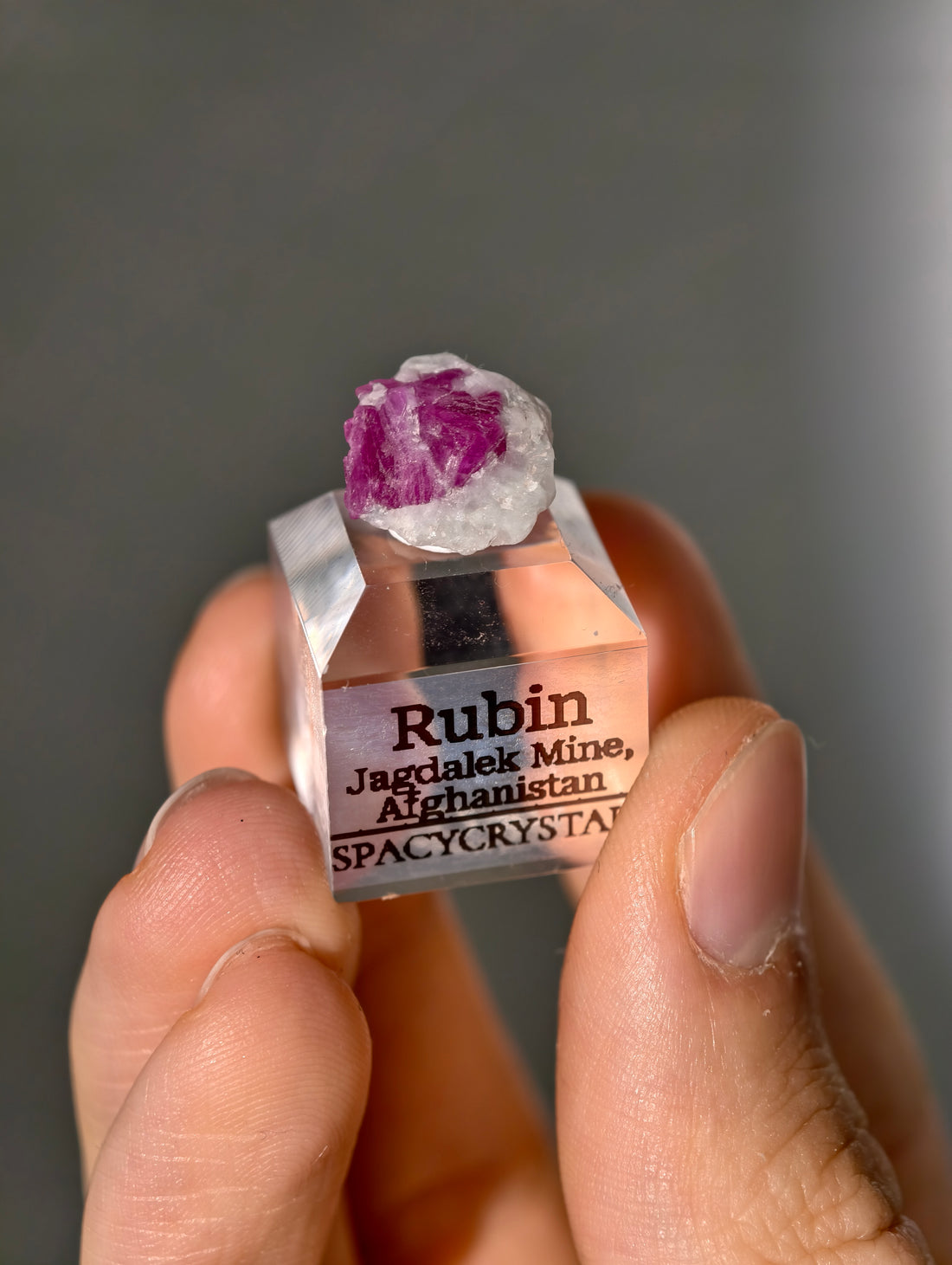 Pinker Rubin in Marmor