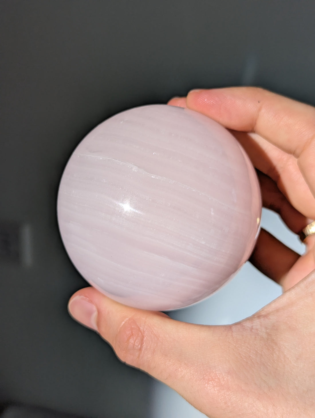 Mangano Calcit Kugel 7,2cm (UV-Aktiv)