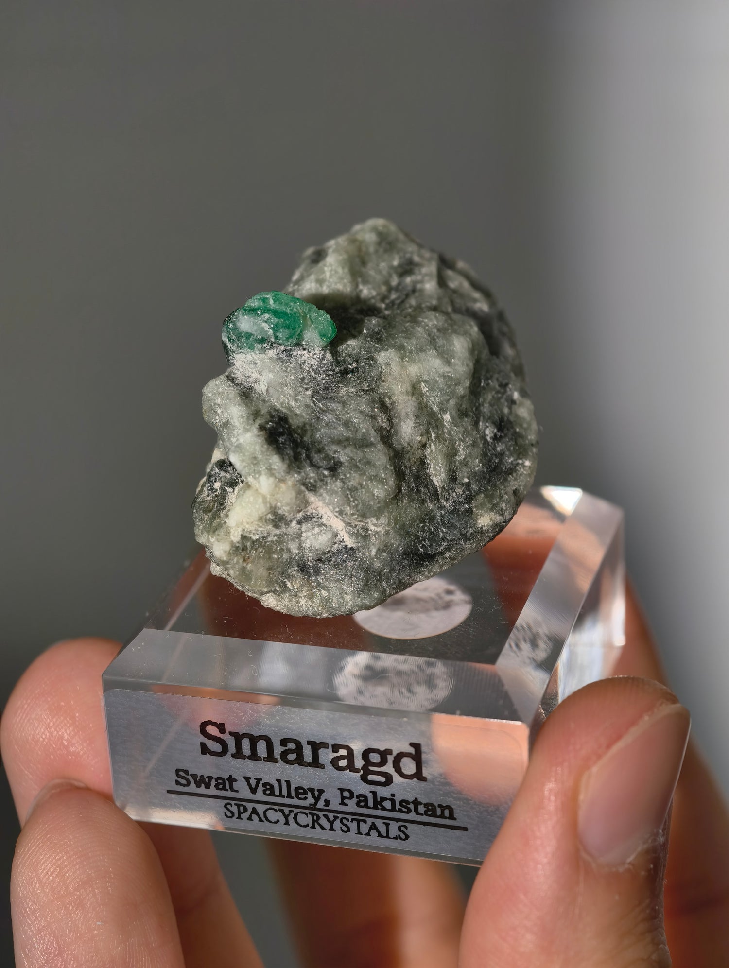 Grüner Smaragd in Matrix