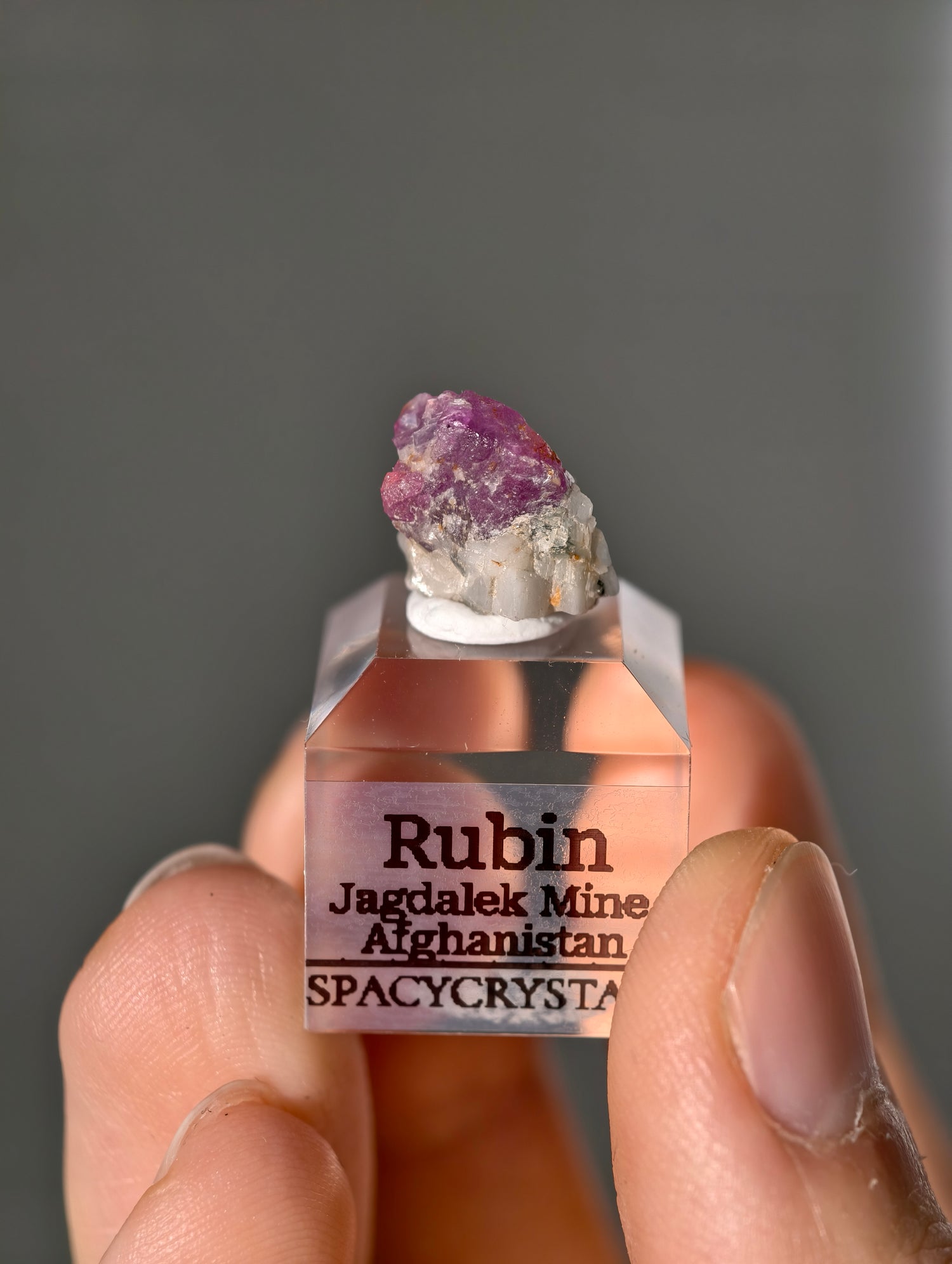 Pinker Rubin in Marmor