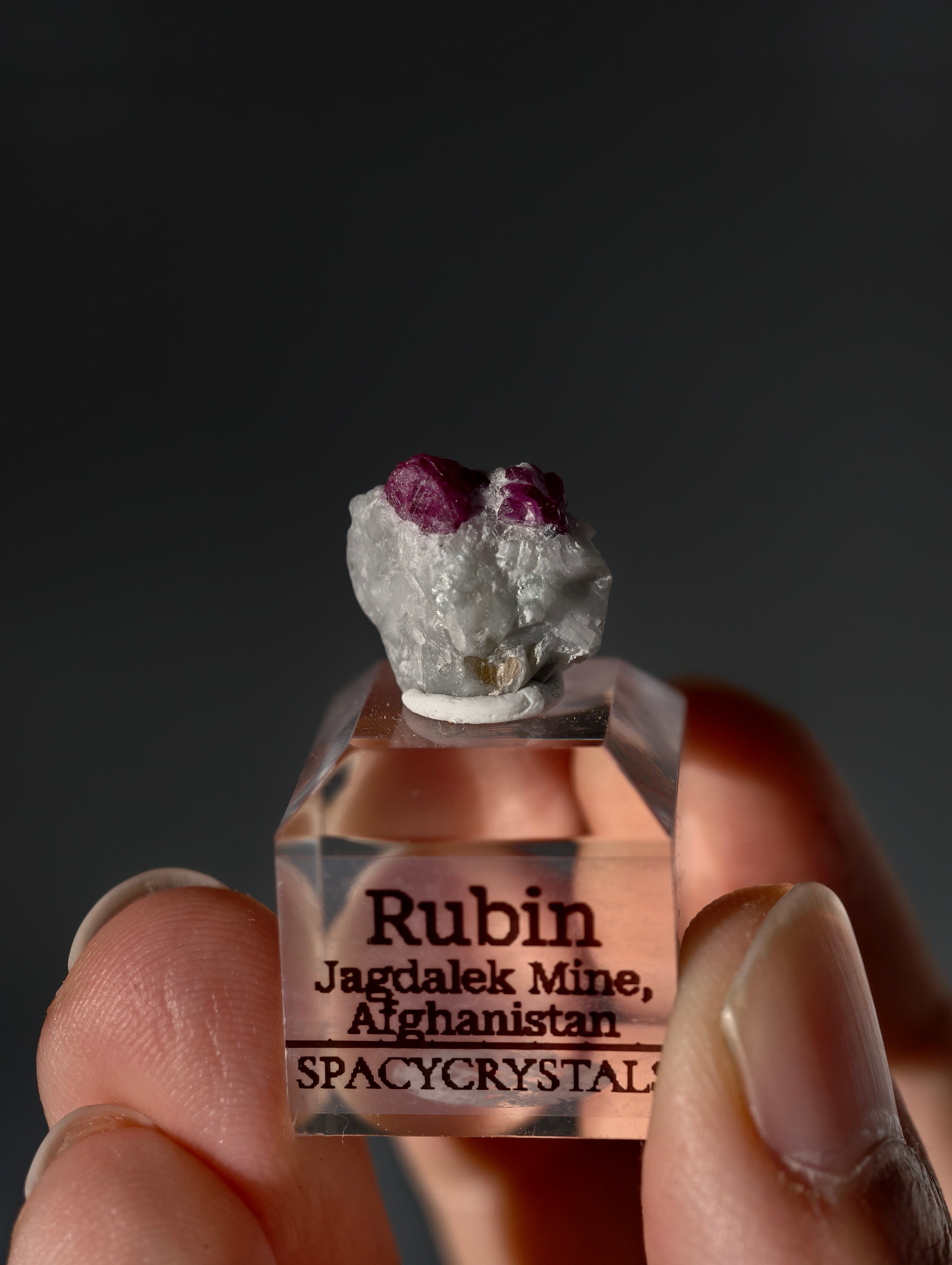 Pinker Rubin in Marmor