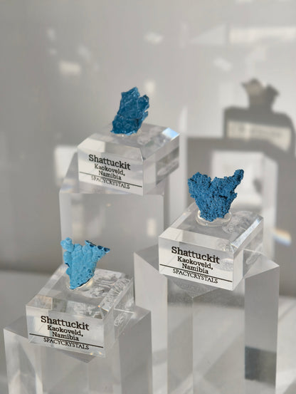 Botryoidaler blauer Samt Shattuckit auf Podest