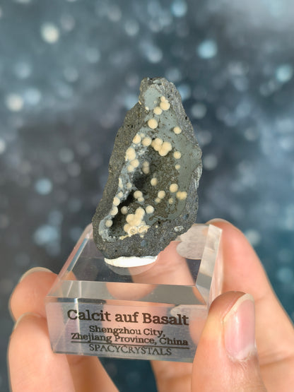 Botryoidaler Calcit auf Basalt - Neuer Fund (groß)