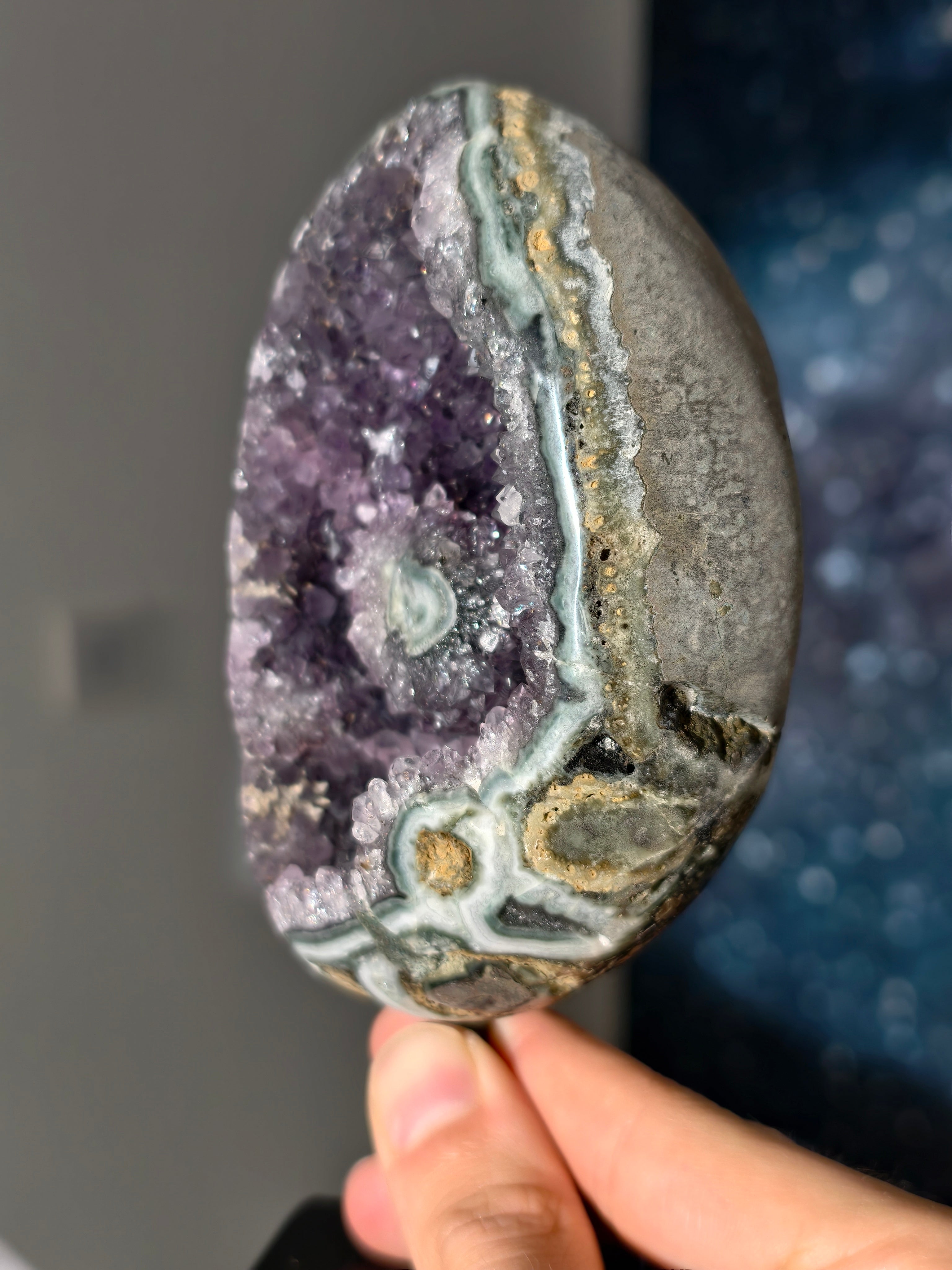 Wunderschöne Amethyst Geode auf Ständer
