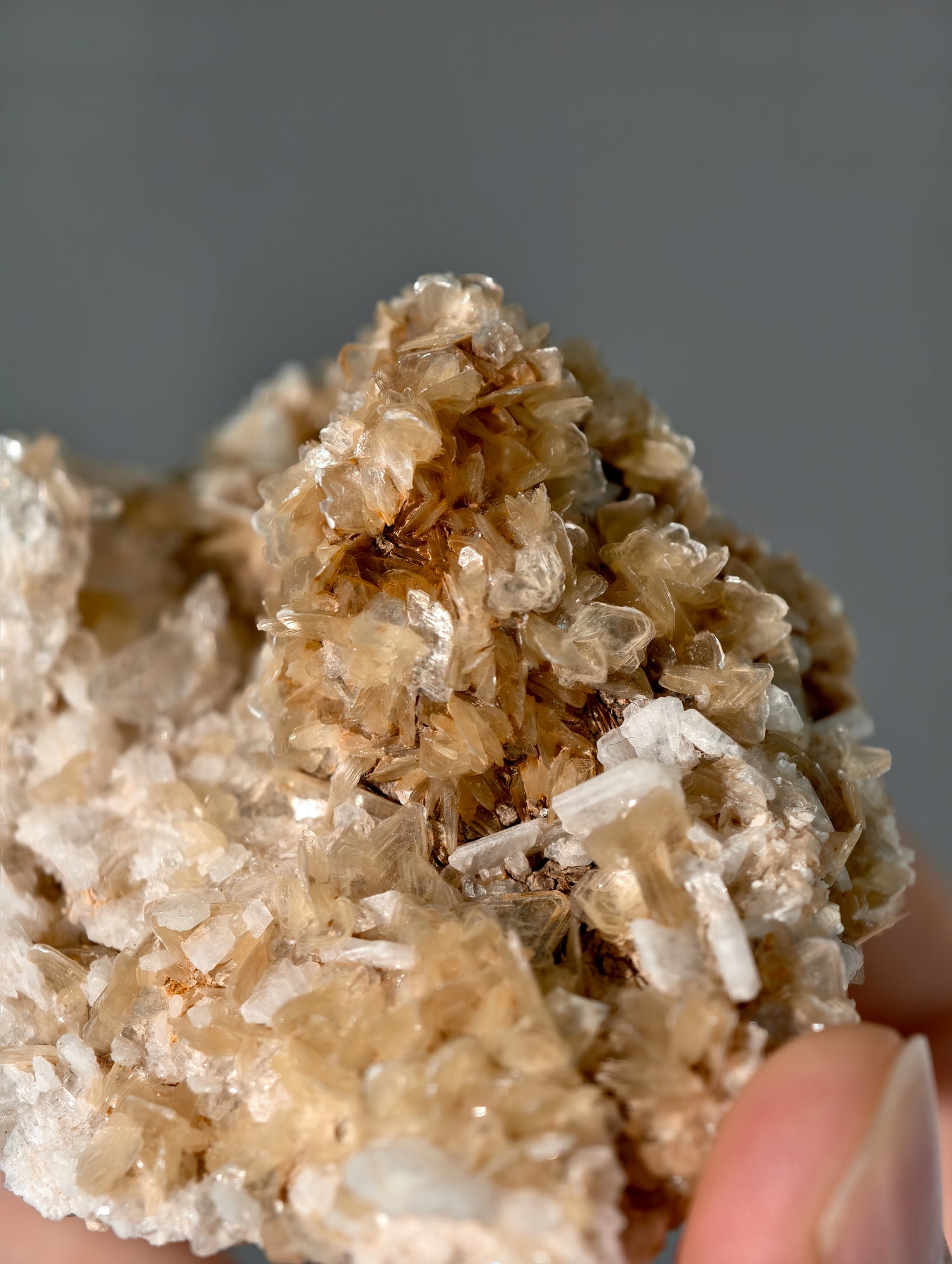 Goldgelbe Muskovit Stufe mit Bergkristall aus Brasilien