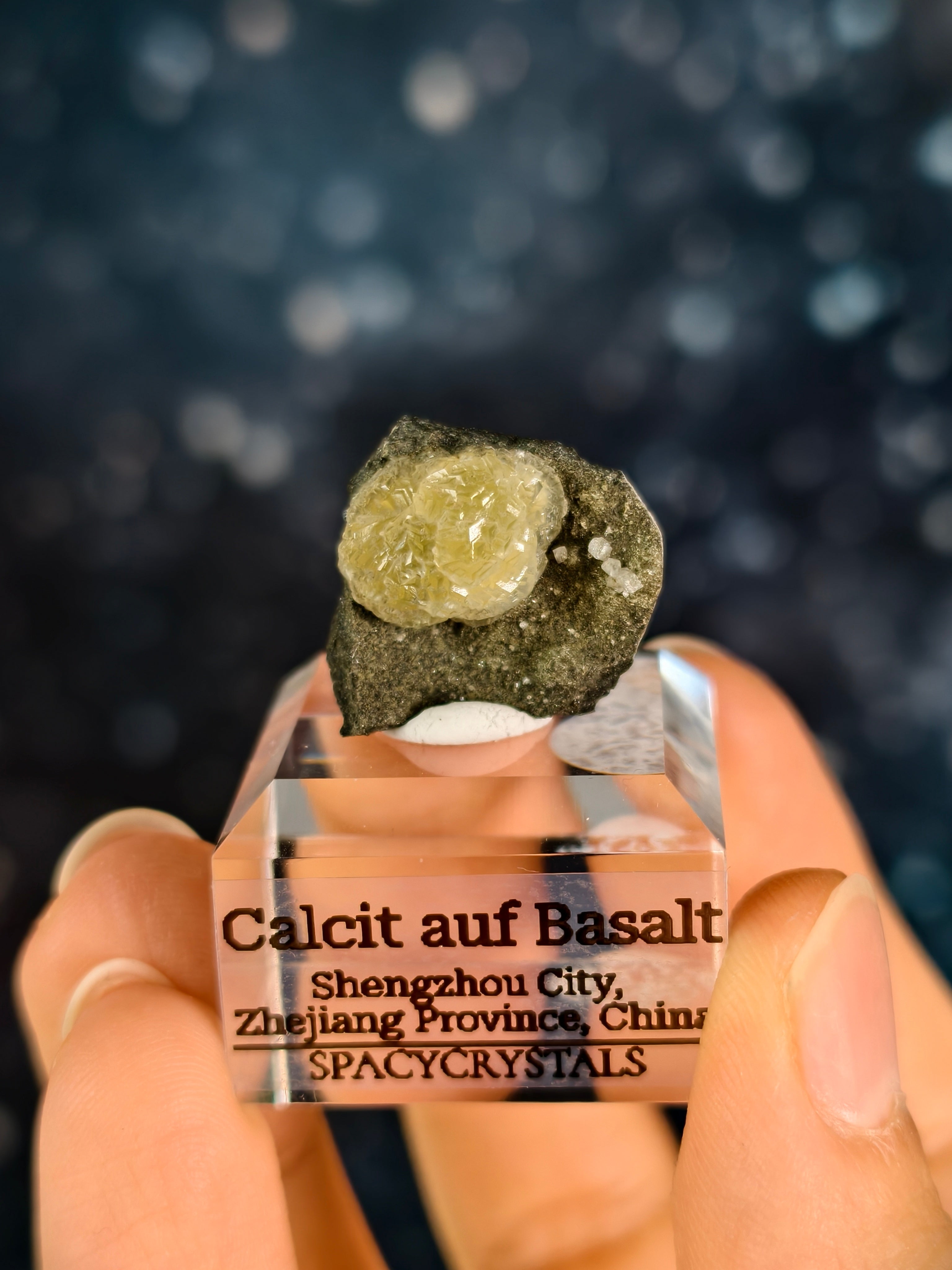 Botryoidaler Calcit auf Basalt - Neuer Fund (klein)