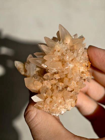 Ästhetische Calcit Spitzen Stufe aus Wenshan, China