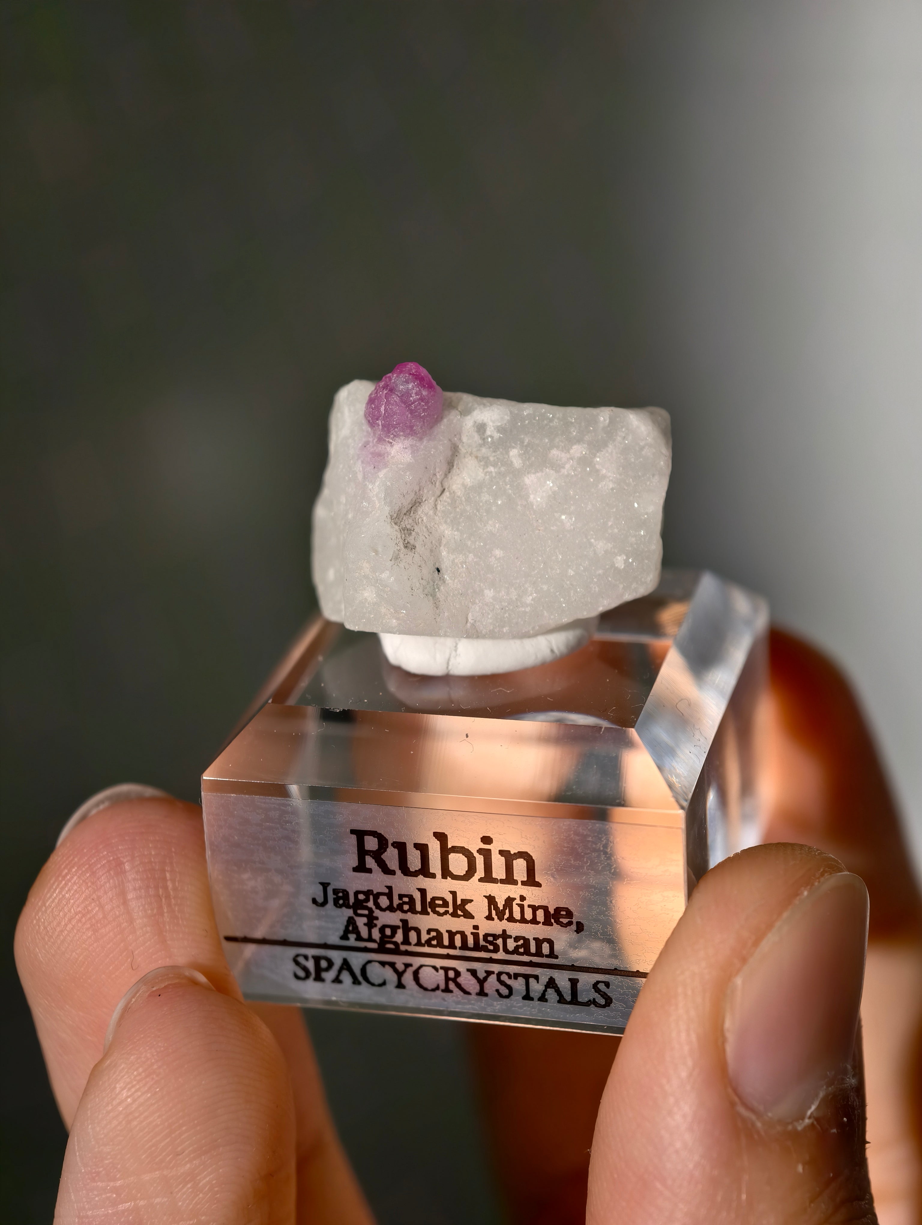 Pinker Rubin in Marmor