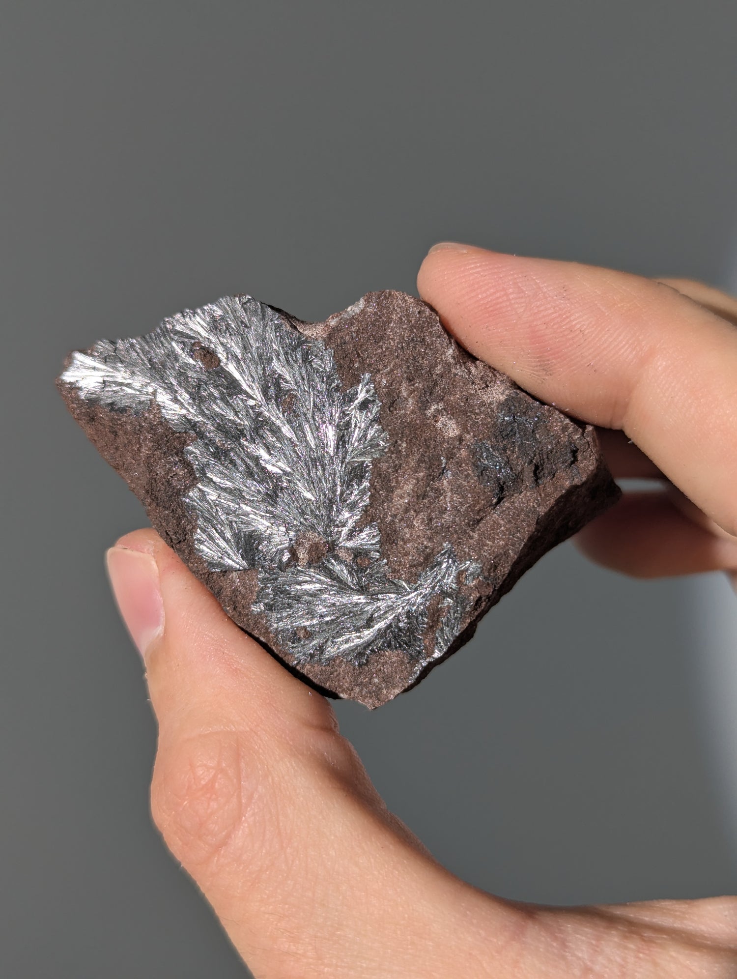 Schimmernder Pyrolusit aus Marokko