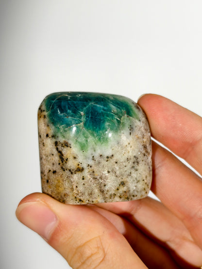 Seltene Haüyn Sodalith Mix Freiform (UV Aktiv!)