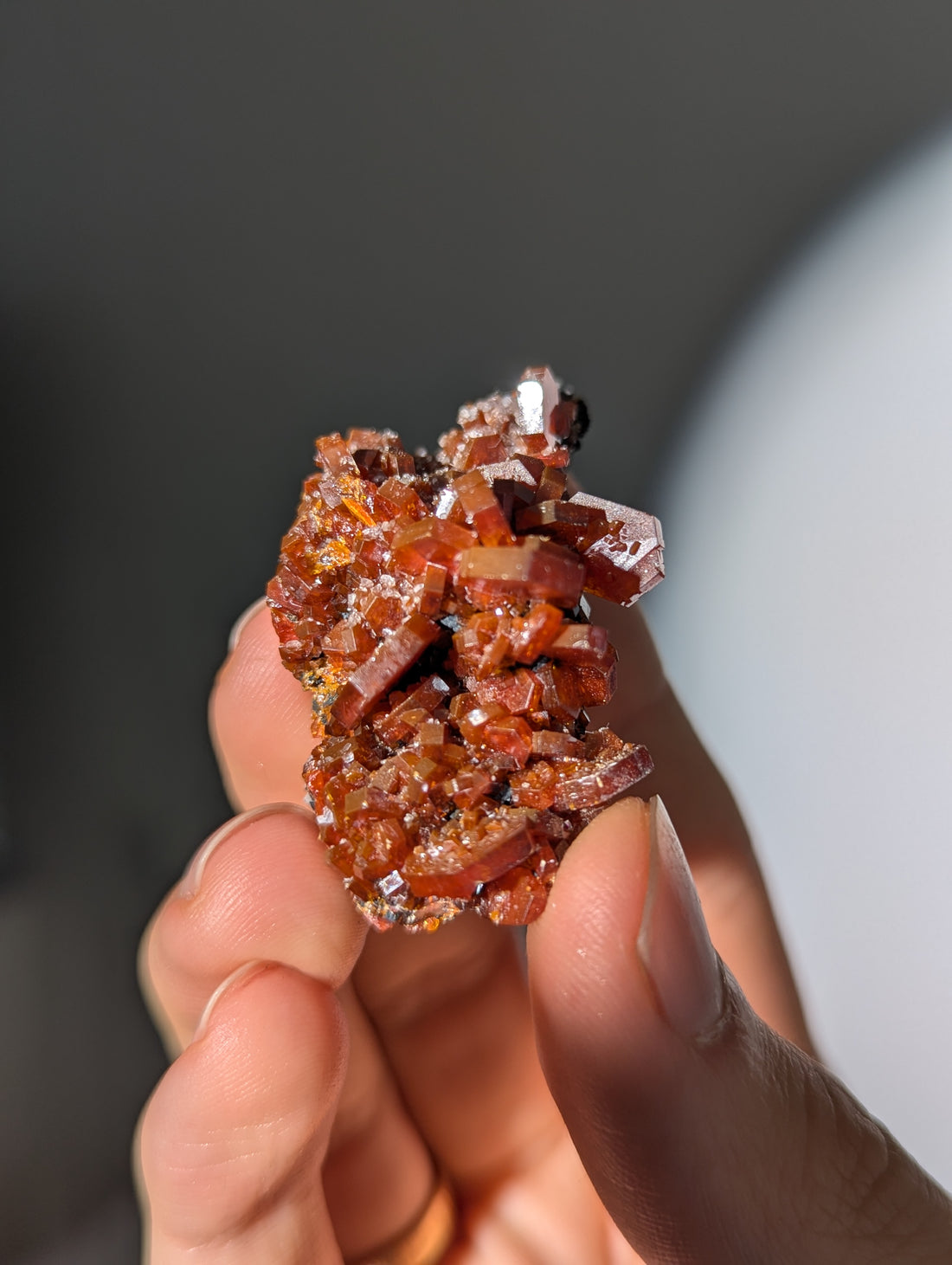 Vanadinit auf Barit & Goethit aus Marokko