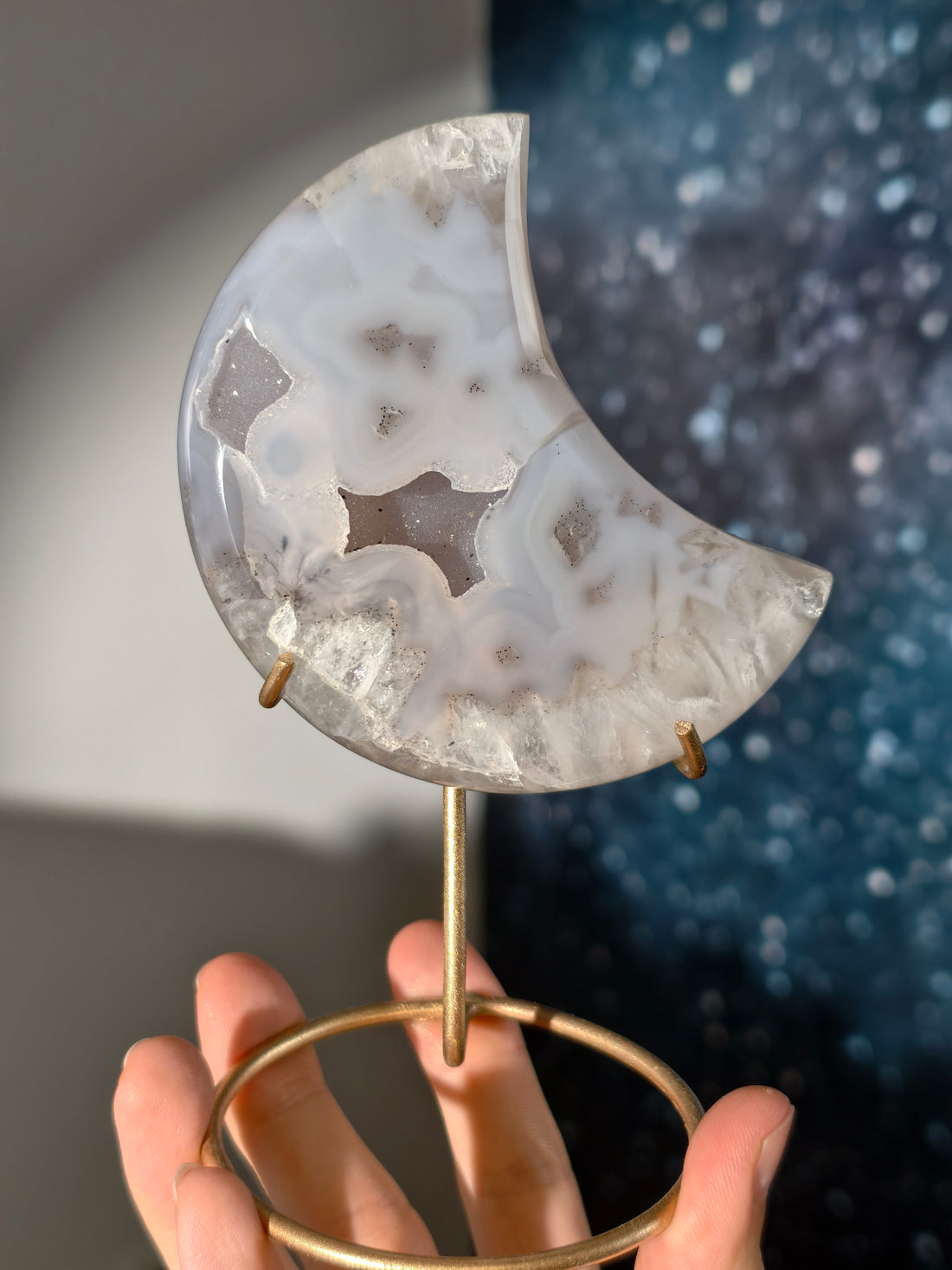 Achat Kristall Mond auf Goldständer