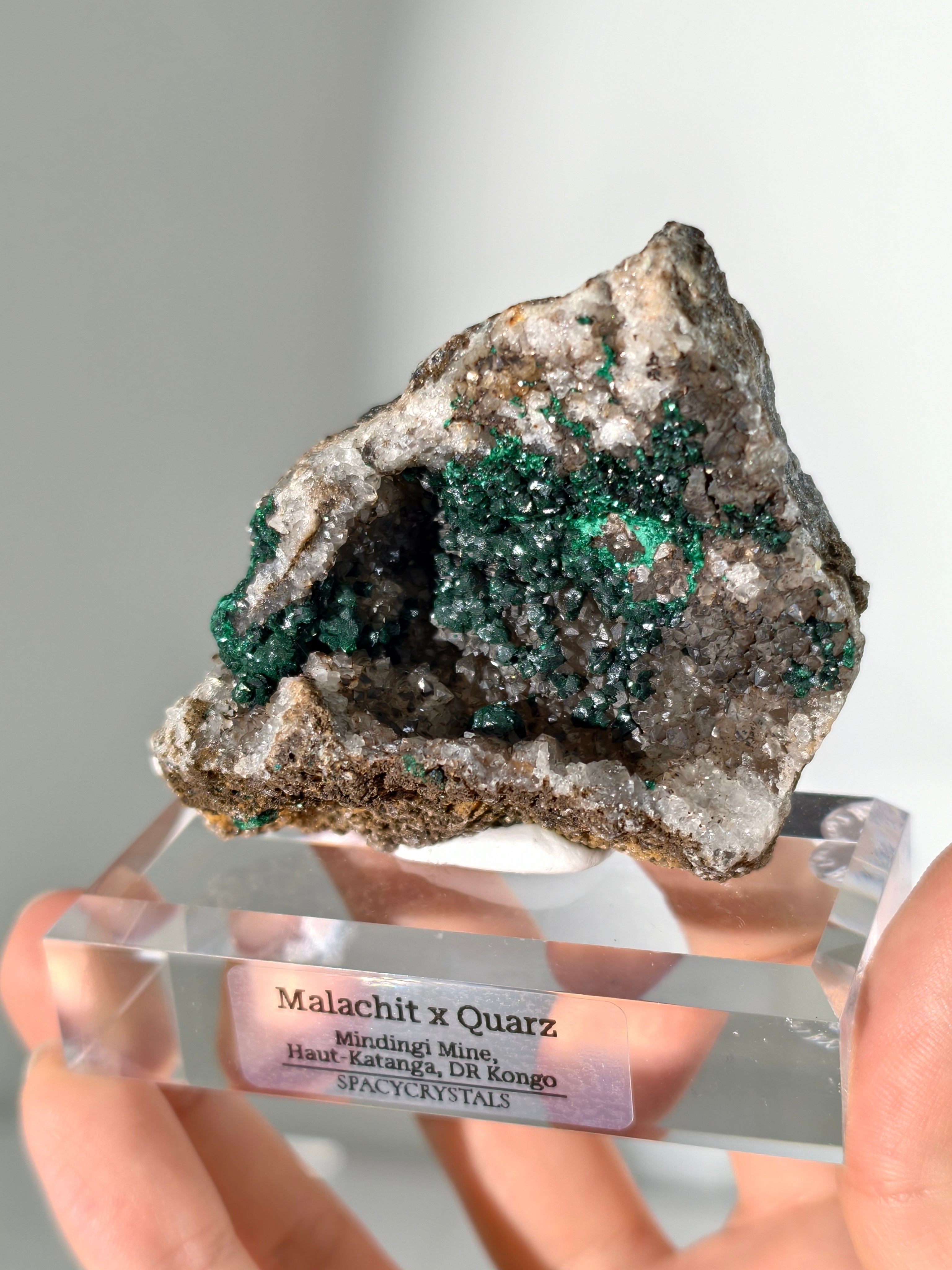 Malachit x Quarz aus der Mindingi Mine, Kongo