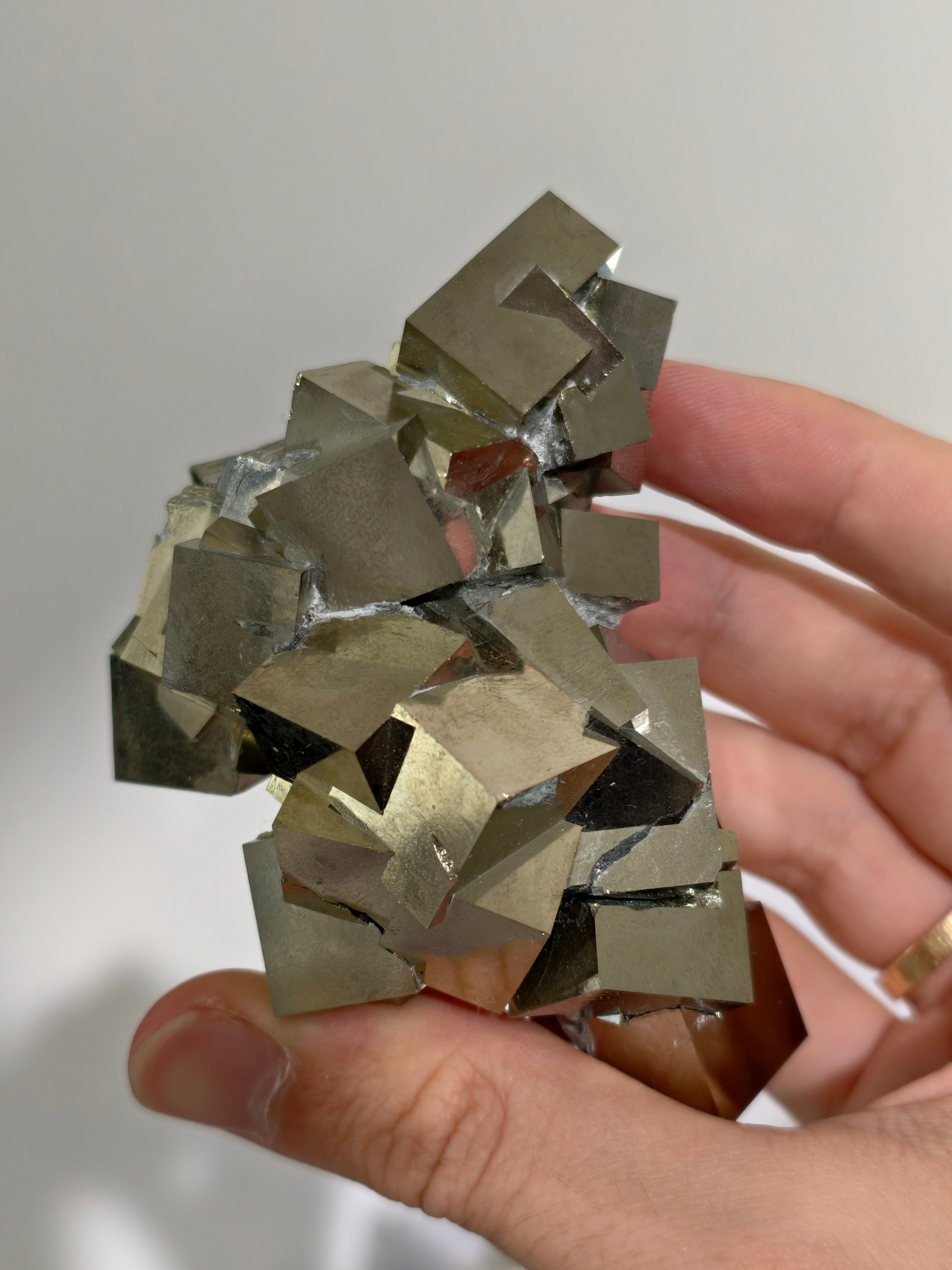 Pyrit Würfel Cluster aus Navajún, Spanien