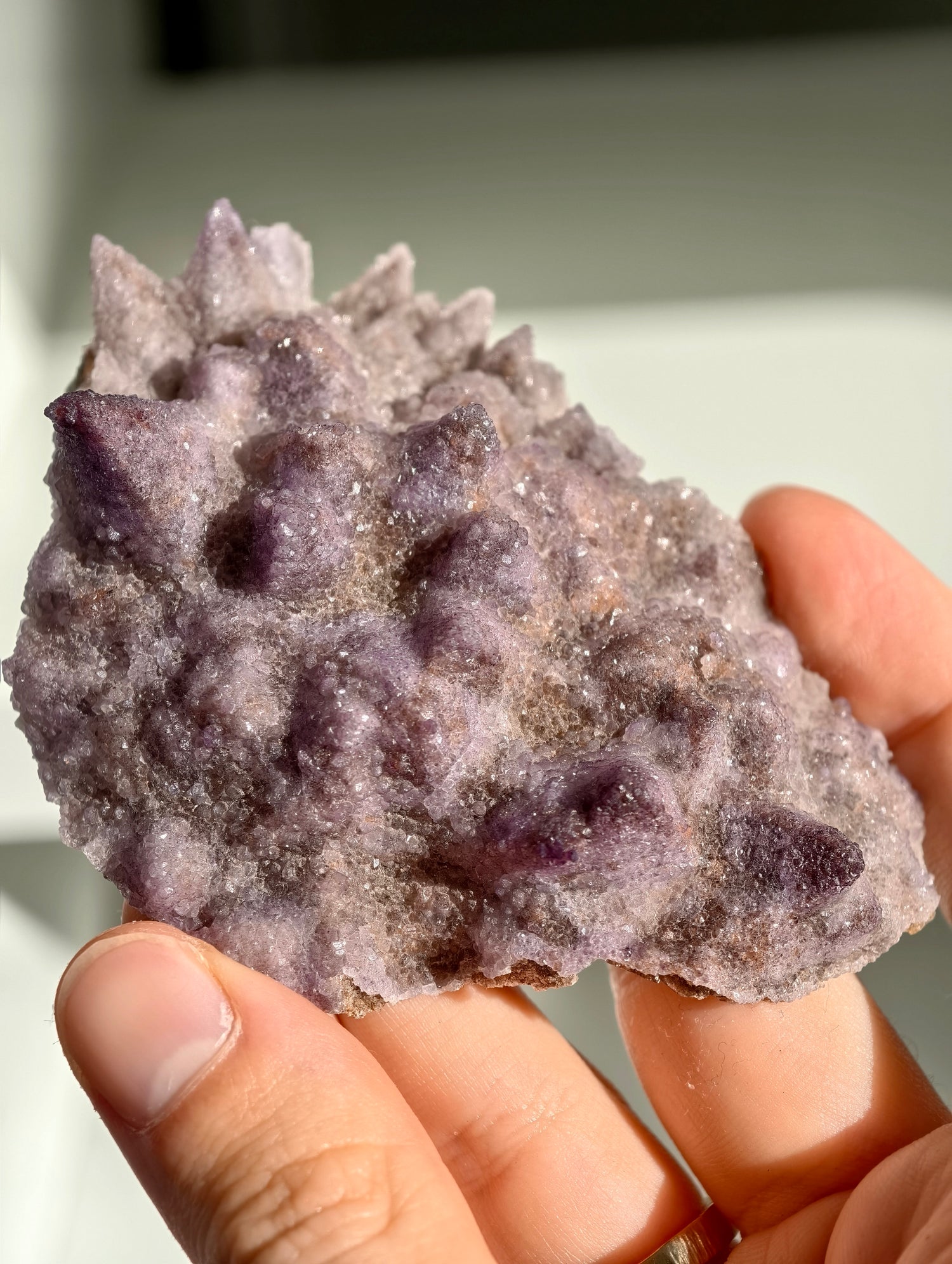 Lila Yttriumfluorit auf Dogtooth Calcit