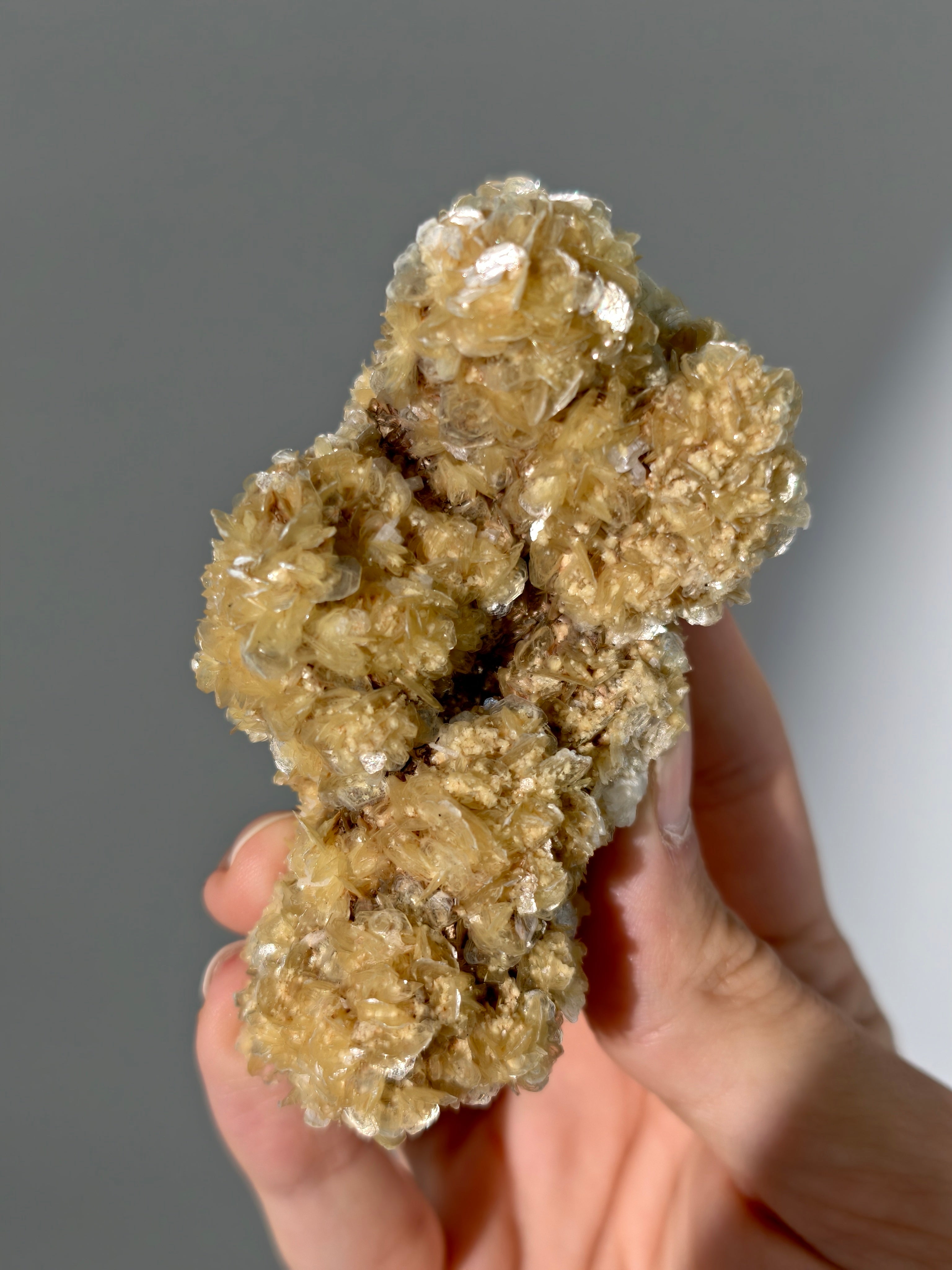 Goldgelbe Muskovit Stufe aus Brasilien