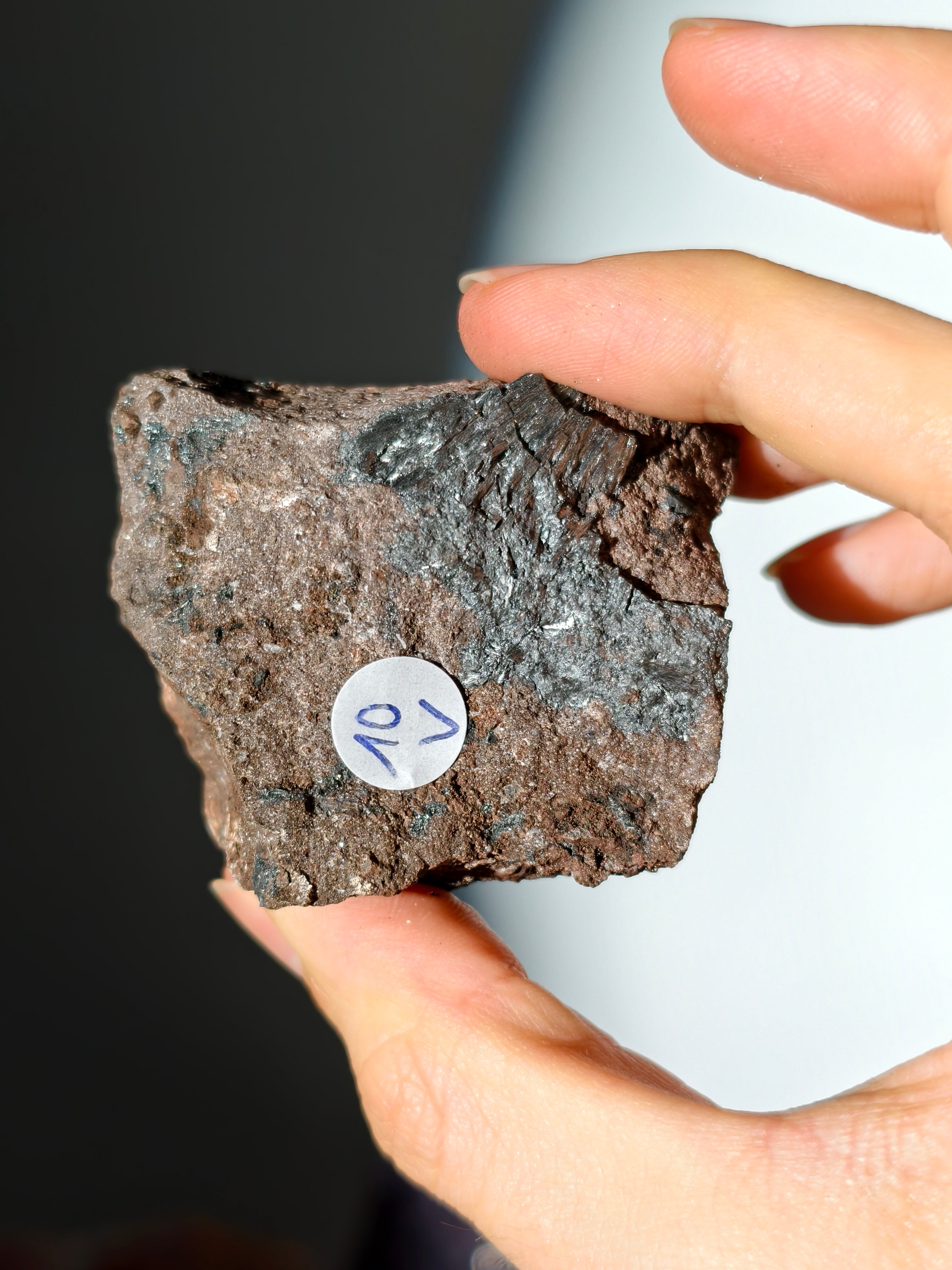 Schimmernder Pyrolusit aus Marokko