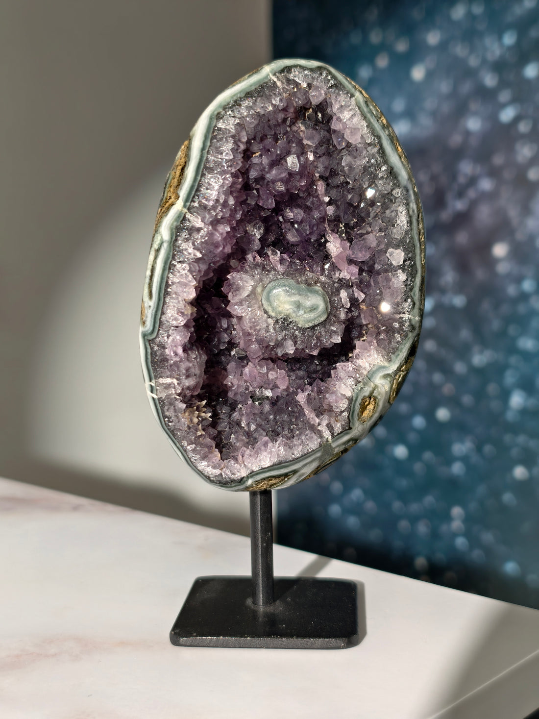 Wunderschöne Amethyst Geode auf Ständer