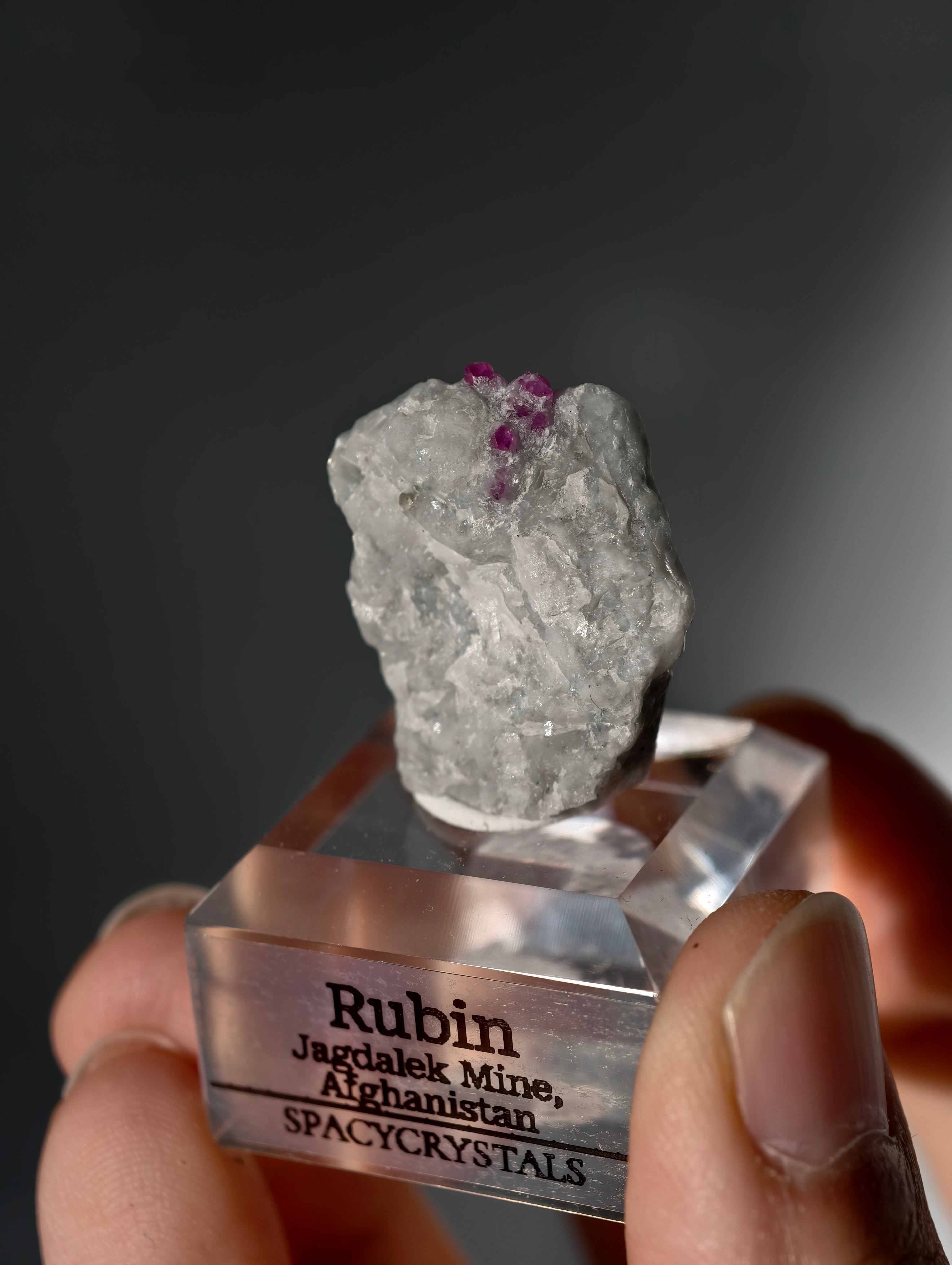 Pinker Rubin in Marmor