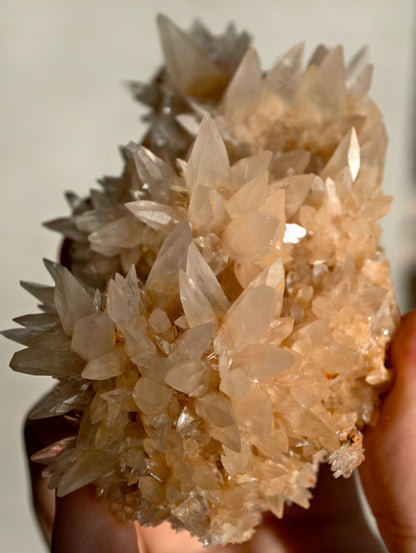 Ästhetische Calcit Spitzen Stufe aus Wenshan, China