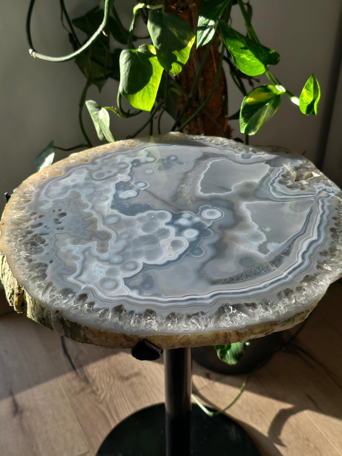 Natürlicher Achat Beistelltisch aus Brasilien