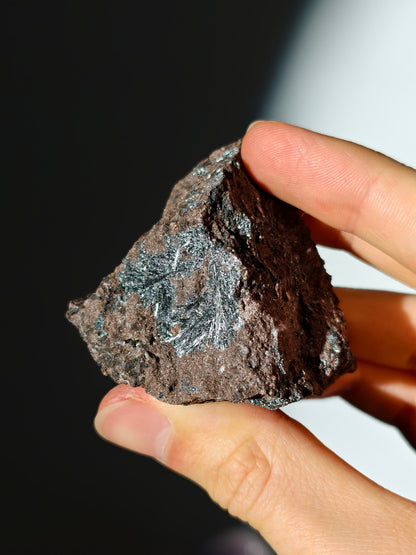 Schimmernder Pyrolusit aus Marokko