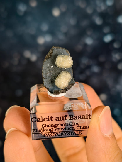 Botryoidaler Calcit auf Basalt - Neuer Fund (klein)