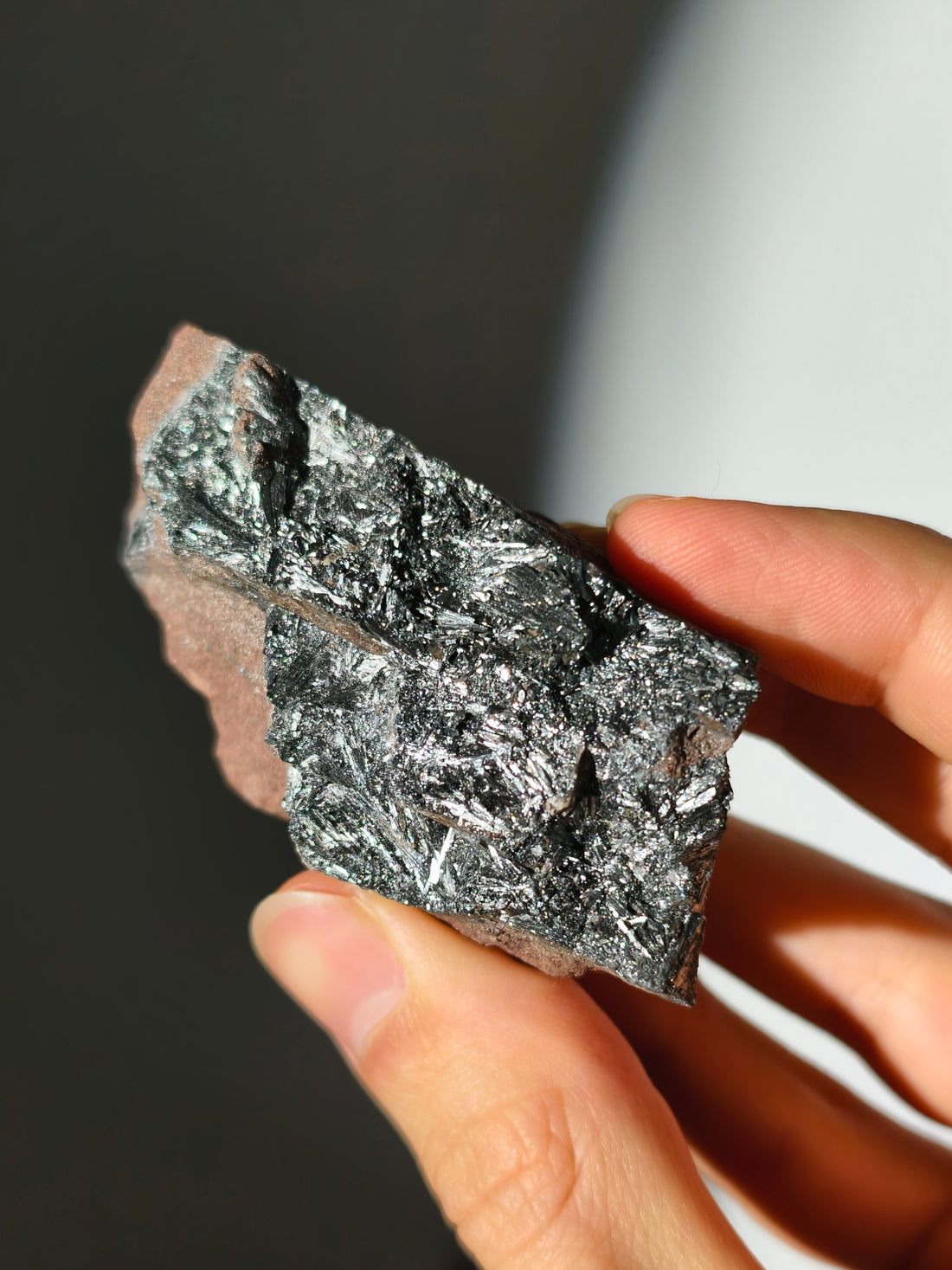 Schimmernder Pyrolusit aus Marokko