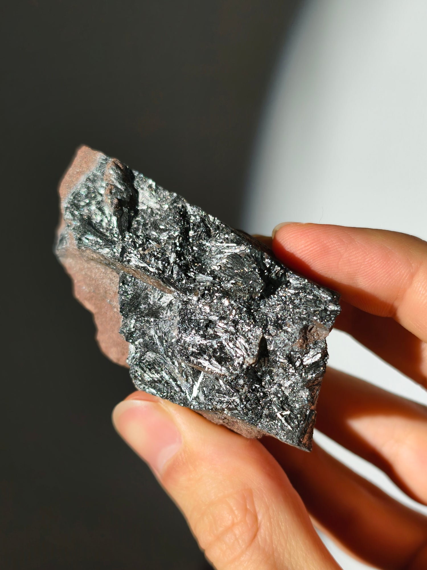 Schimmernder Pyrolusit aus Marokko