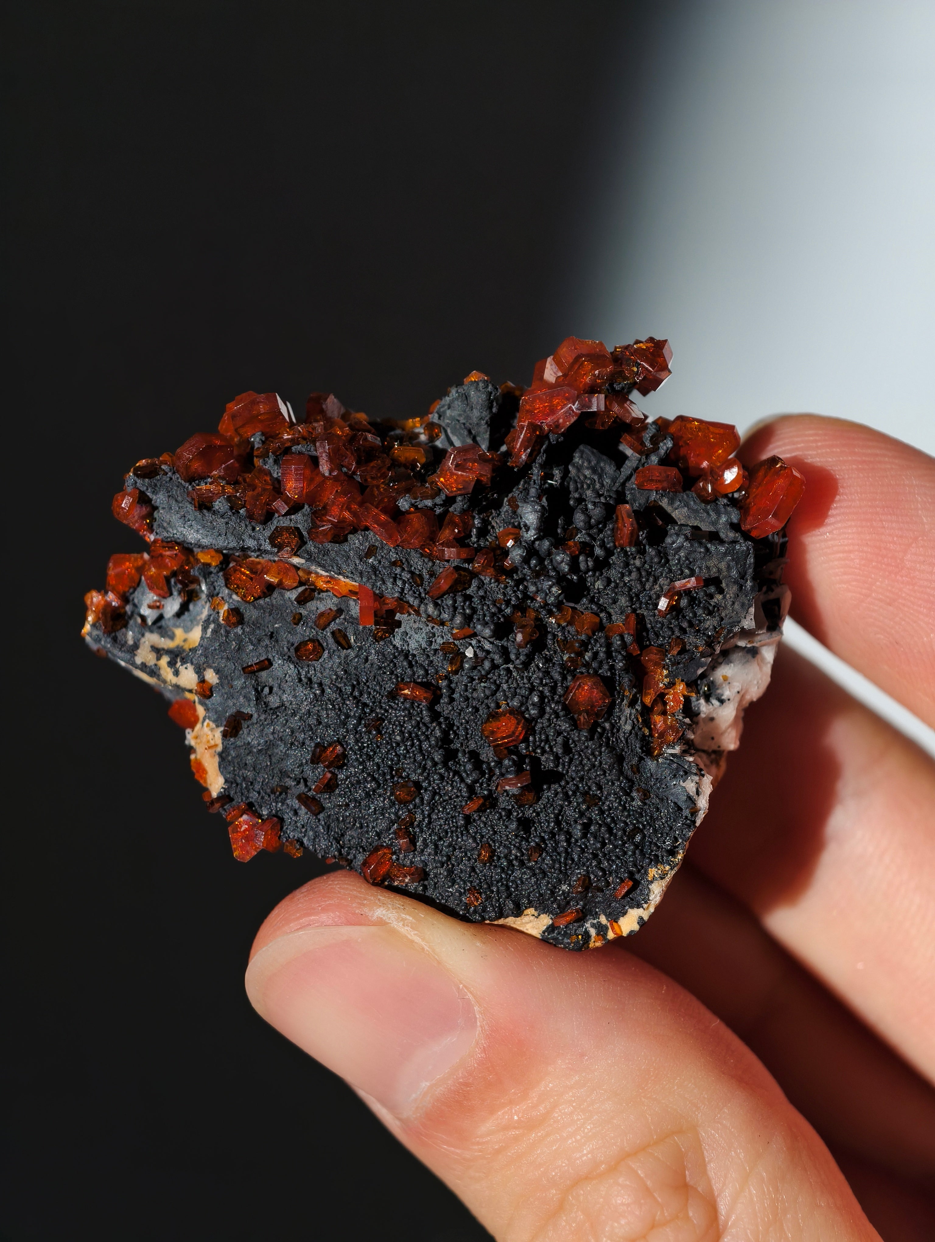 Vanadinit auf Barit &amp; Goethit aus Marokko