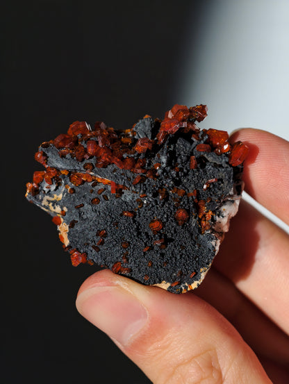 Vanadinit auf Barit &amp; Goethit aus Marokko