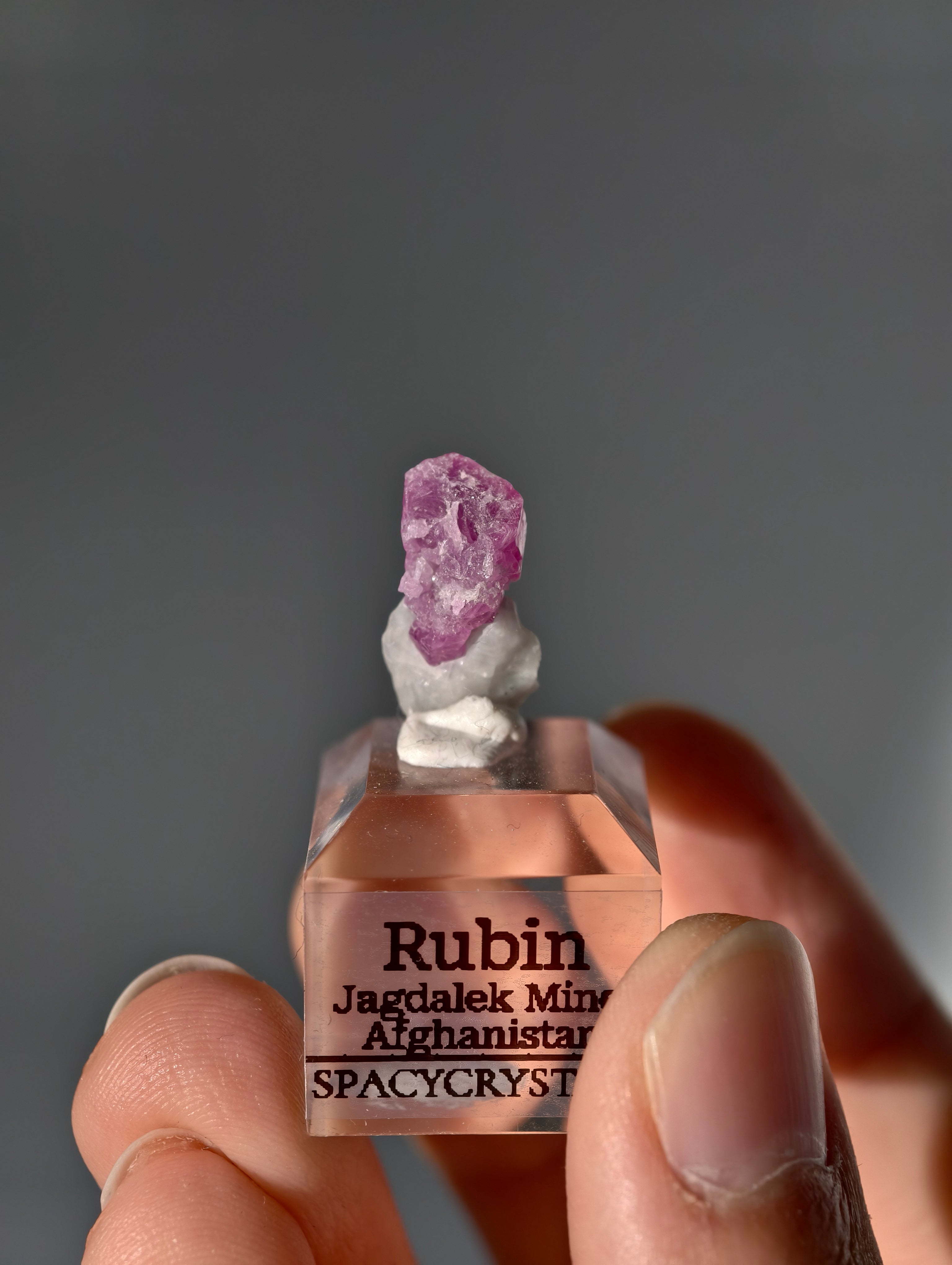 Pinker Rubin in Marmor