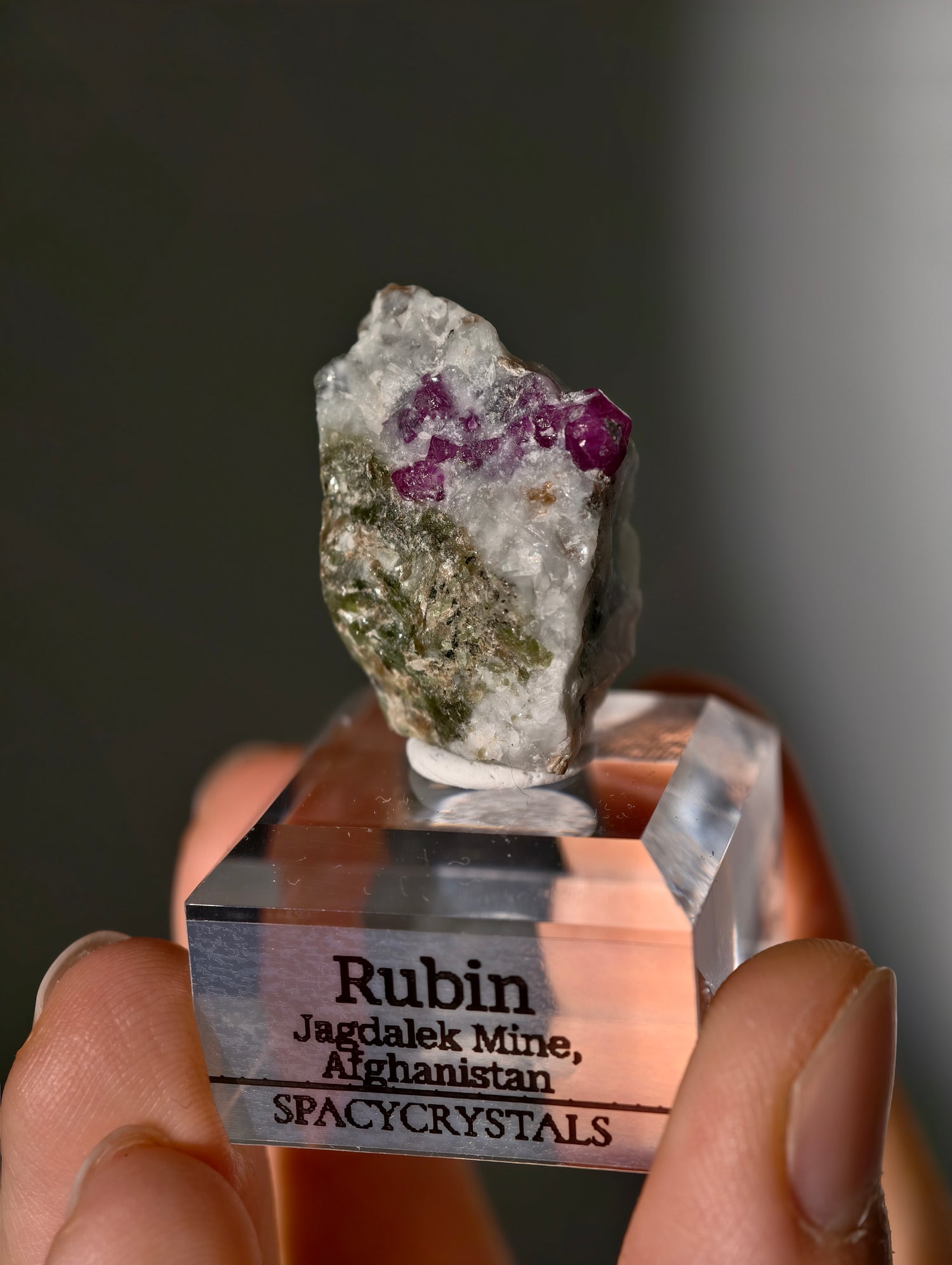 Pinker Rubin in Marmor